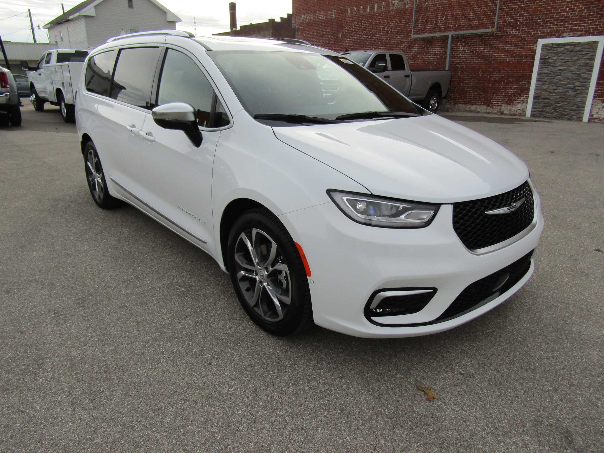 2026 Chrysler Pacifica Pinnacle's photo