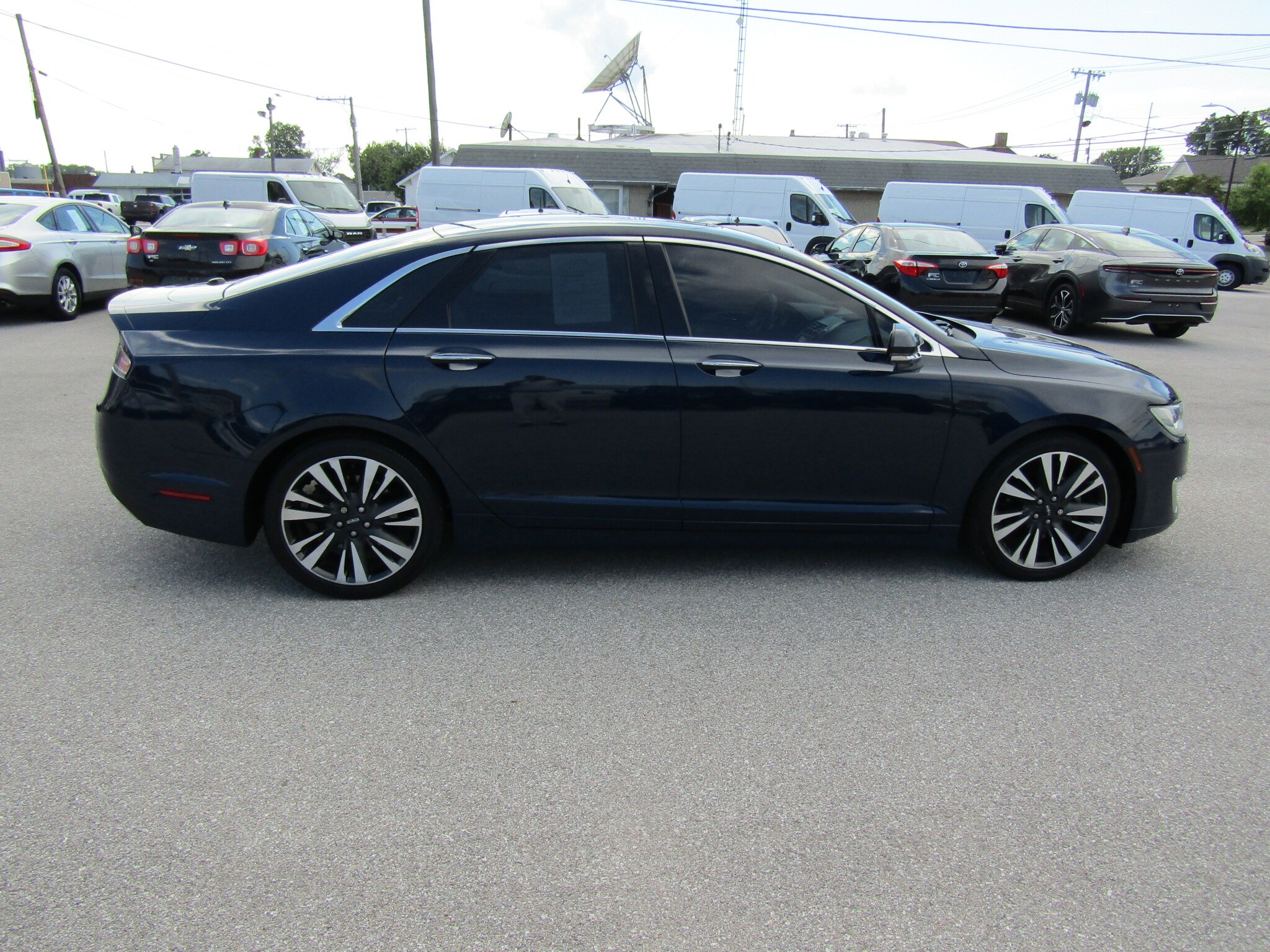 2018 Lincoln MKZ Reserve photo 2