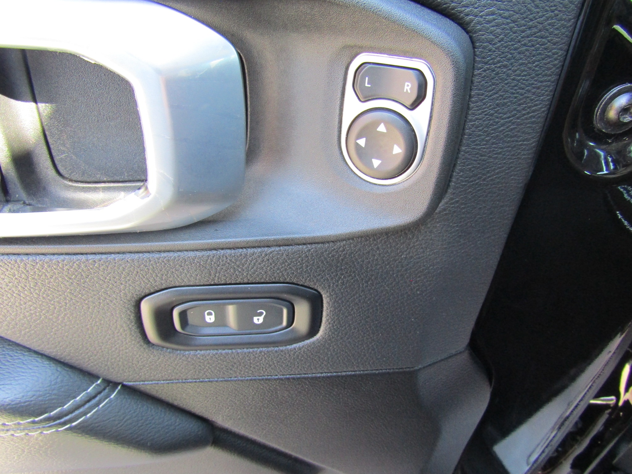 2023 Jeep Gladiator Overland - Photo 18