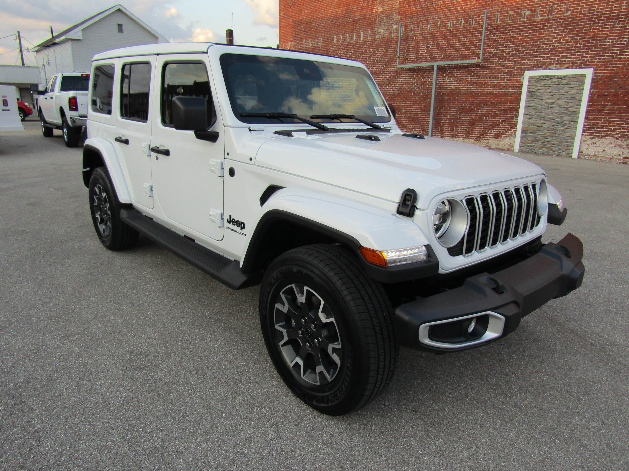 2025 Jeep Wrangler 4-Door Sahara's photo