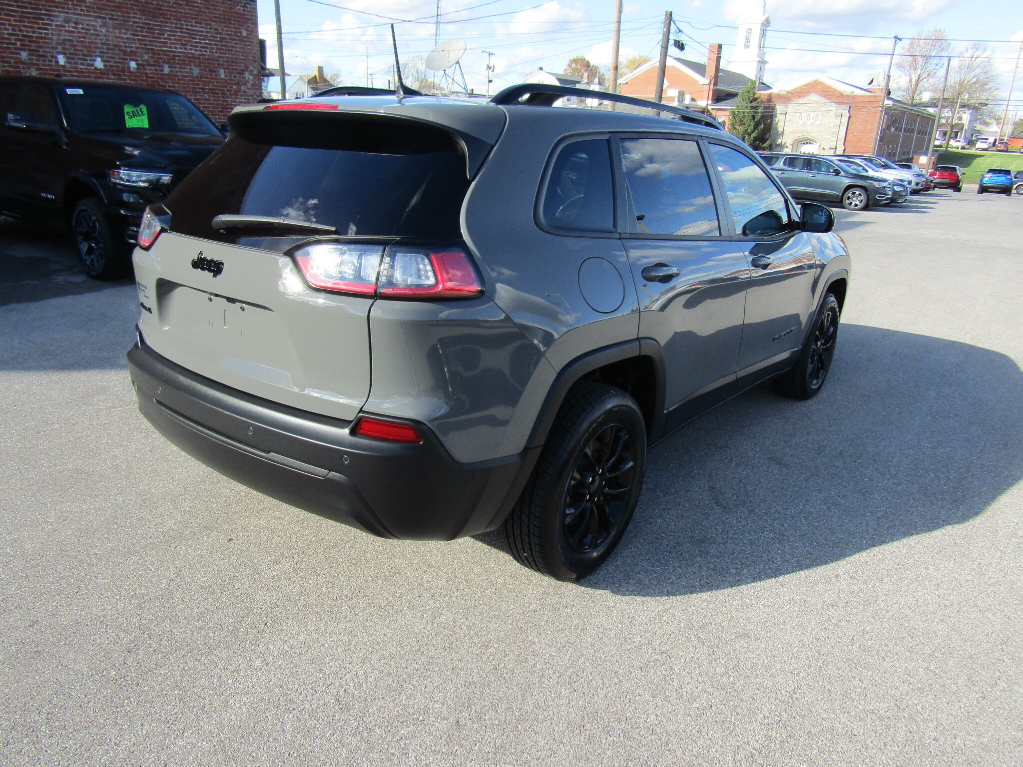 2023 Jeep Cherokee Altitude Lux Sport photo 3