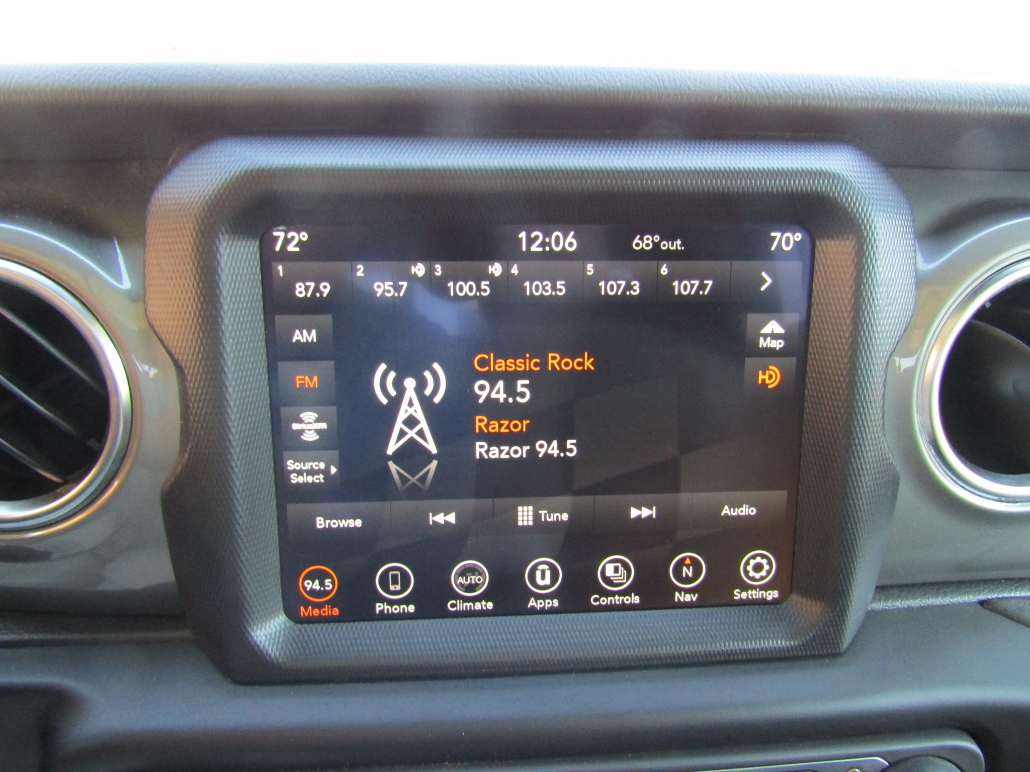2023 Jeep Gladiator Overland - Photo 23