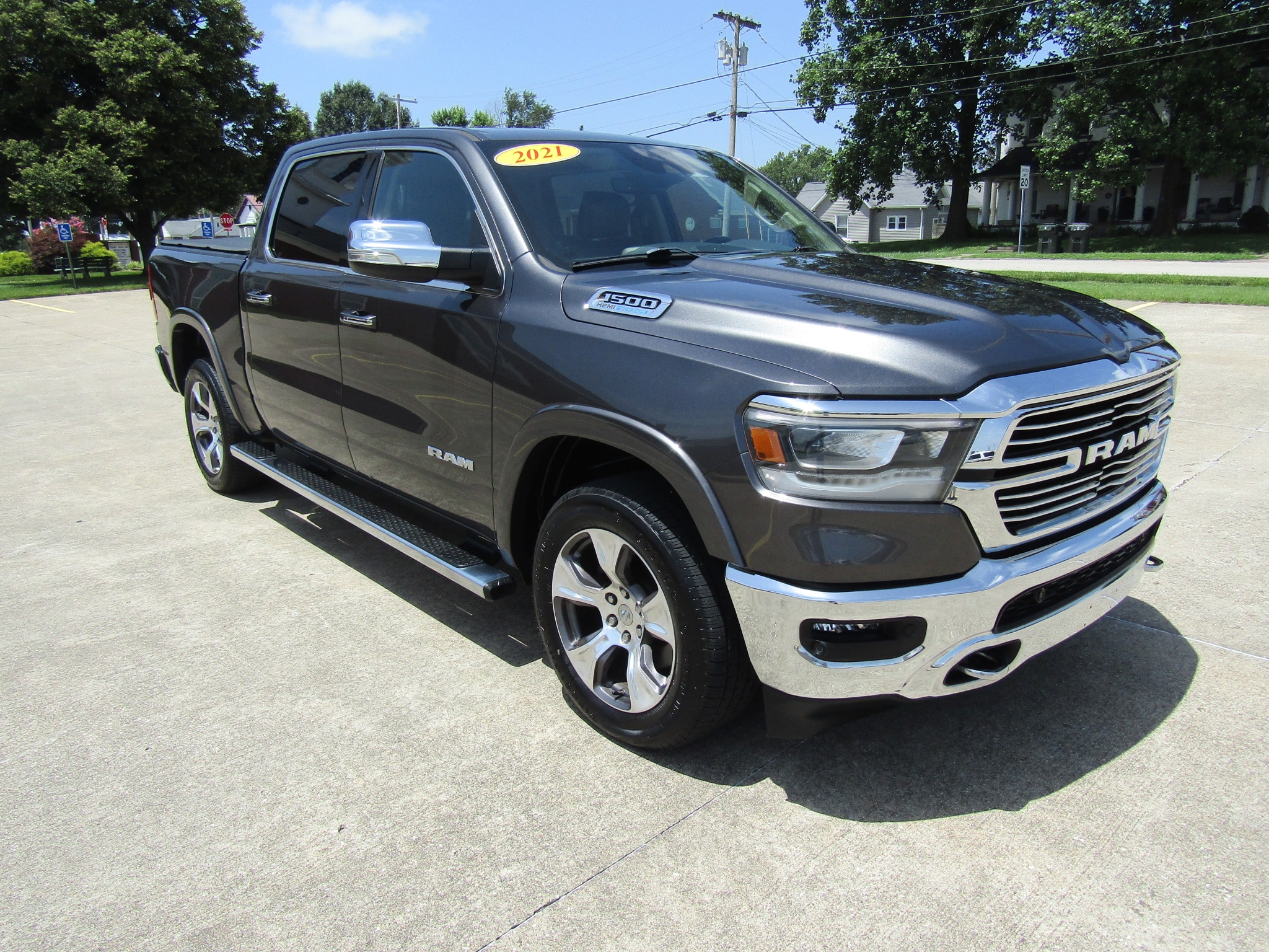 2021 RAM 1500 Laramie 4x4 Crew Cab 5'7's photo
