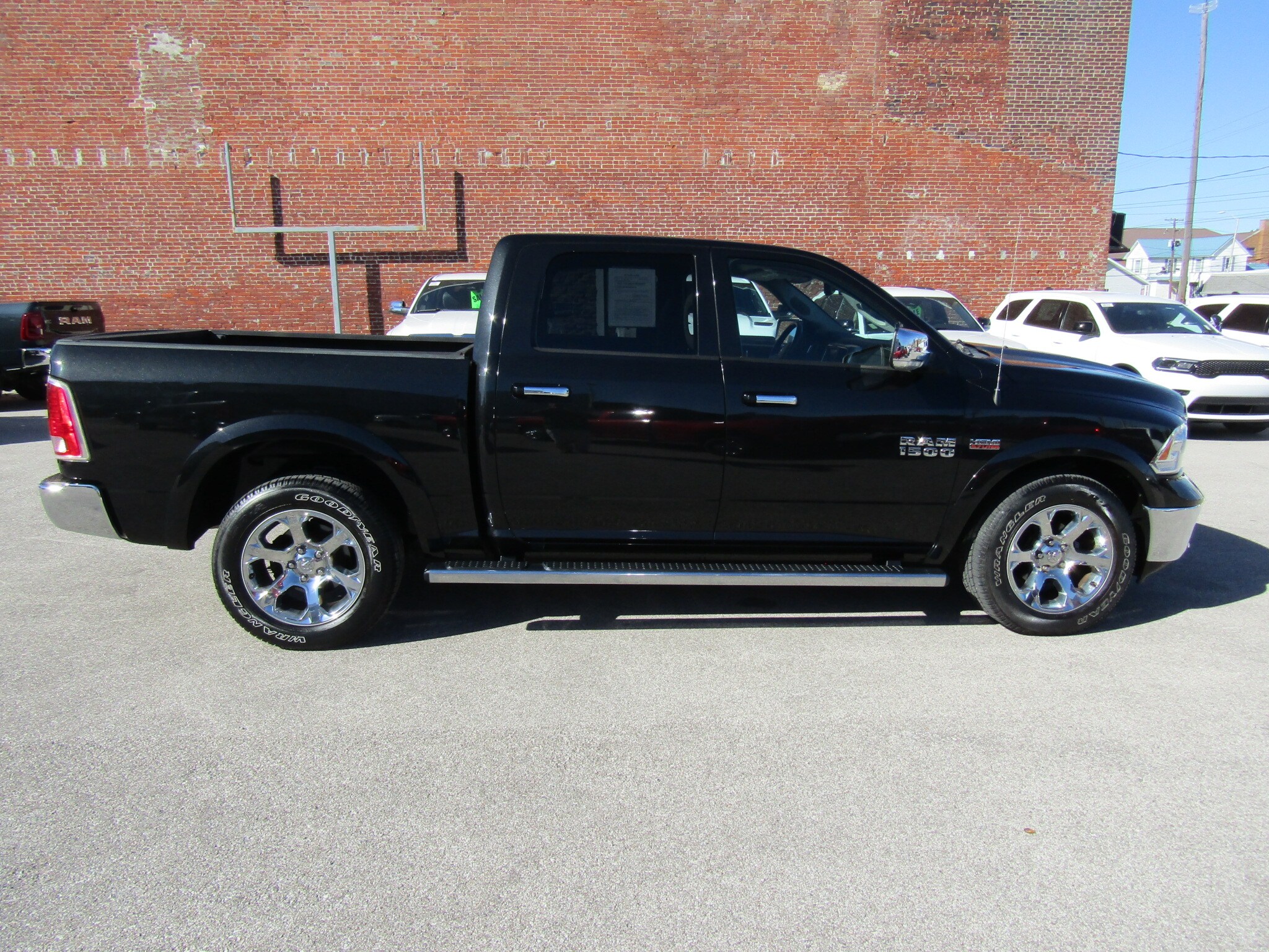 2017 Ram 1500 Laramie photo 2