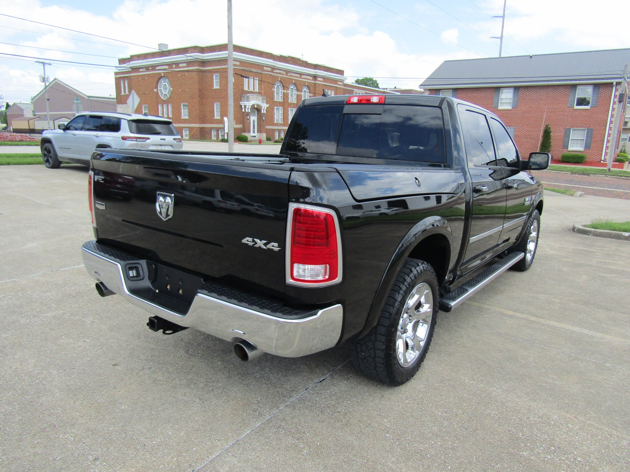2017 Ram 1500 Laramie photo 3