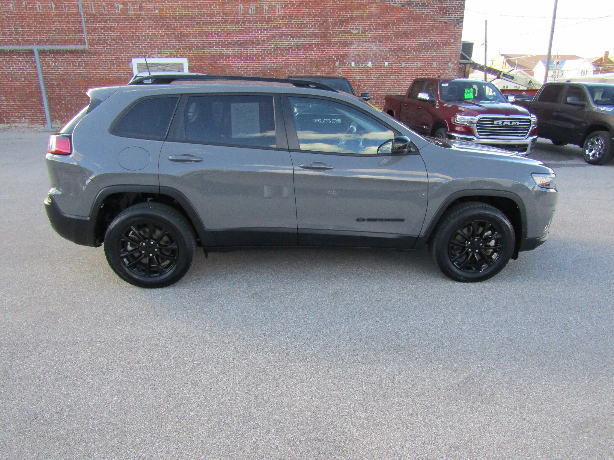 2023 Jeep Cherokee Altitude Lux Sport photo 2