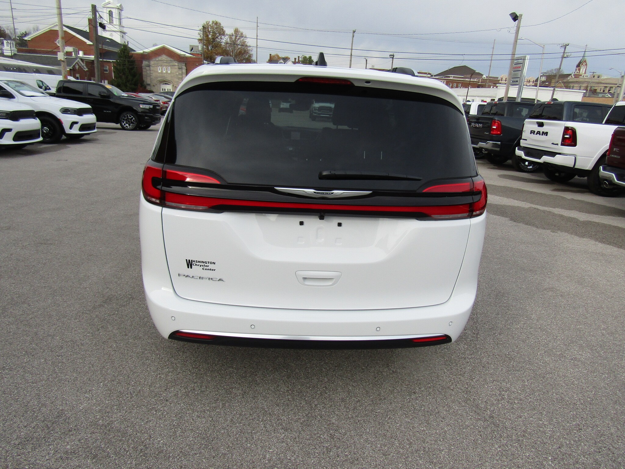 2026 Chrysler Pacifica Pinnacle photo 4