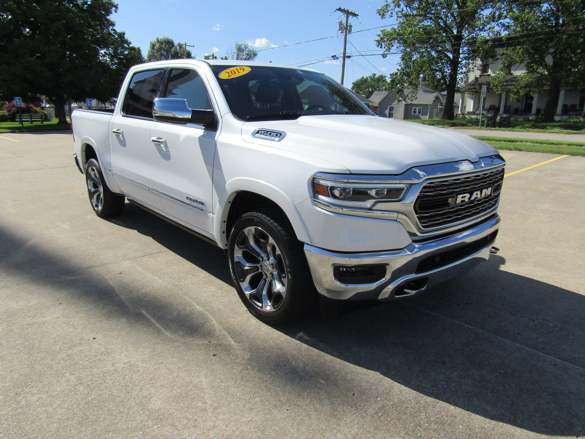 2019 RAM 1500 Limited 4x4 Crew Cab 5'7's photo
