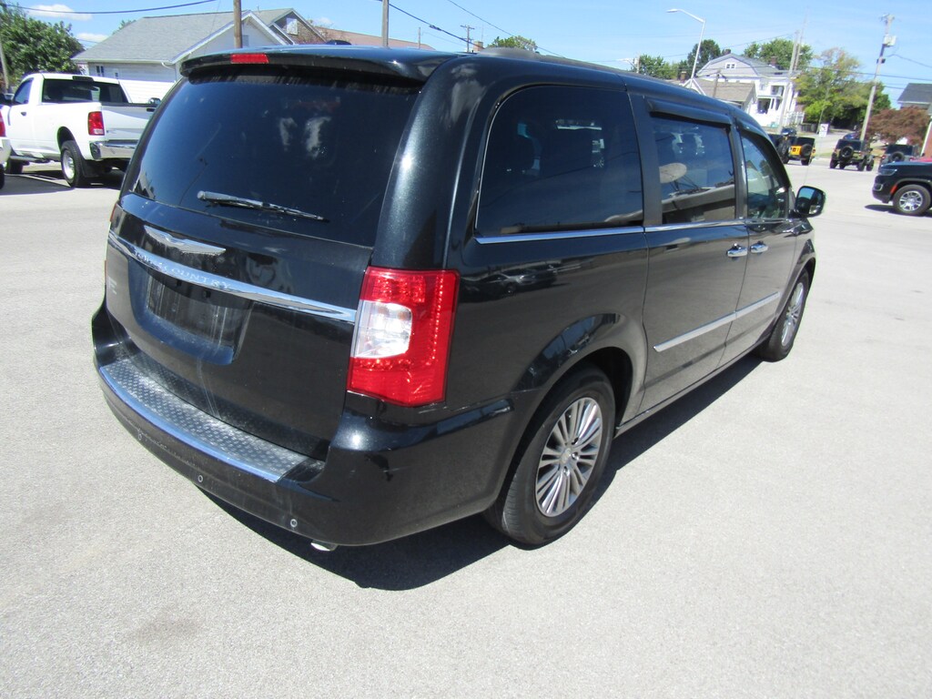 Used 2014 Chrysler Town & Country TouringL For Sale in Washington IN