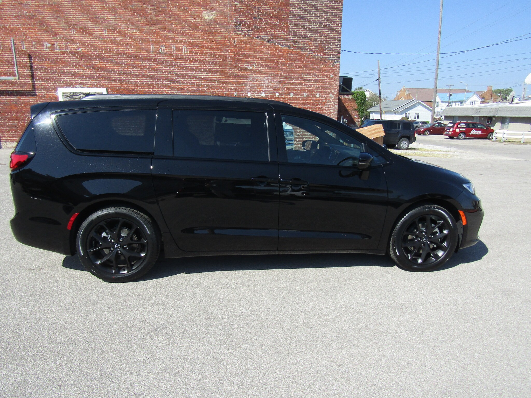 2026 Chrysler Pacifica Limited photo 2