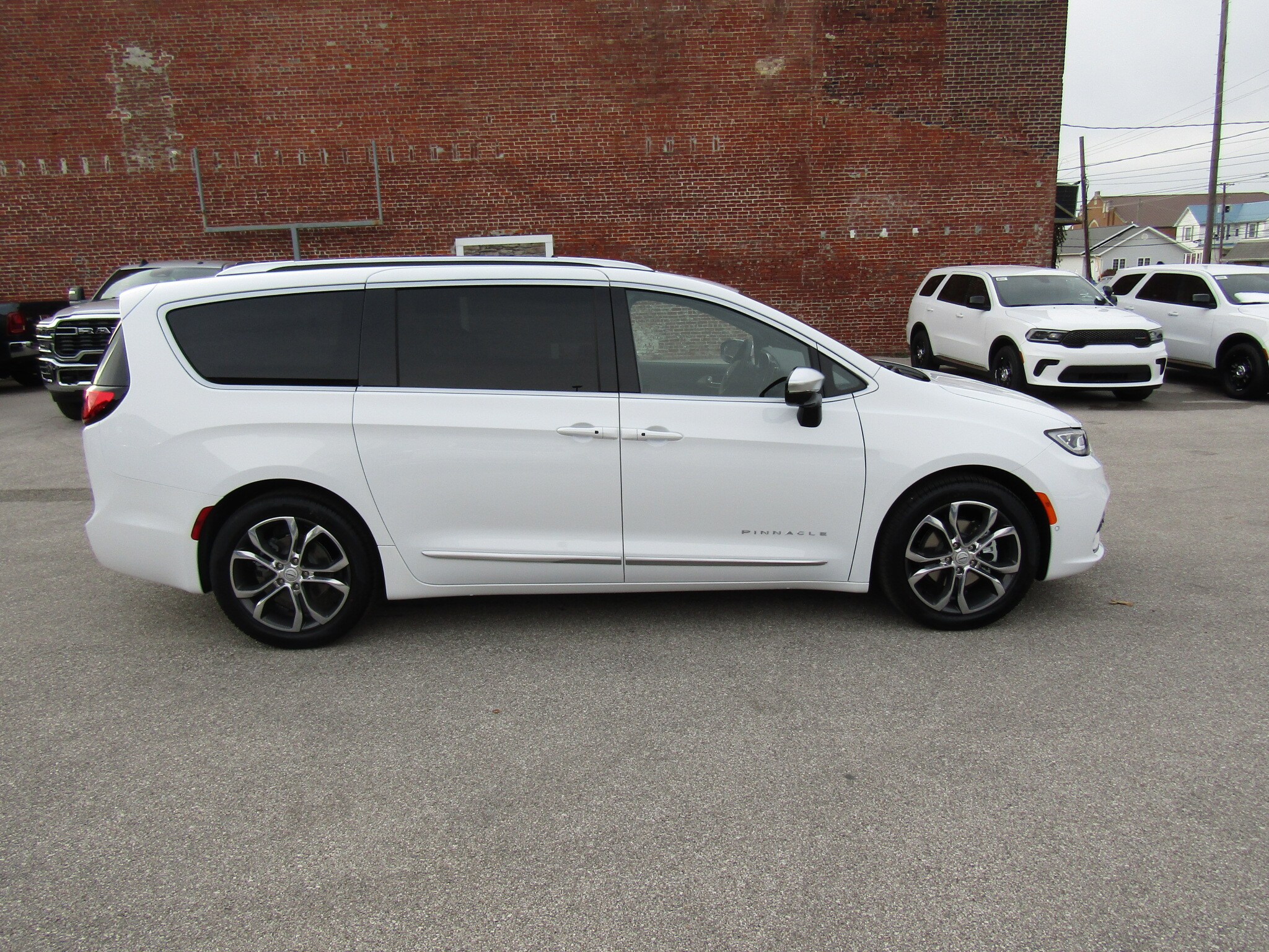 2026 Chrysler Pacifica Pinnacle photo 2