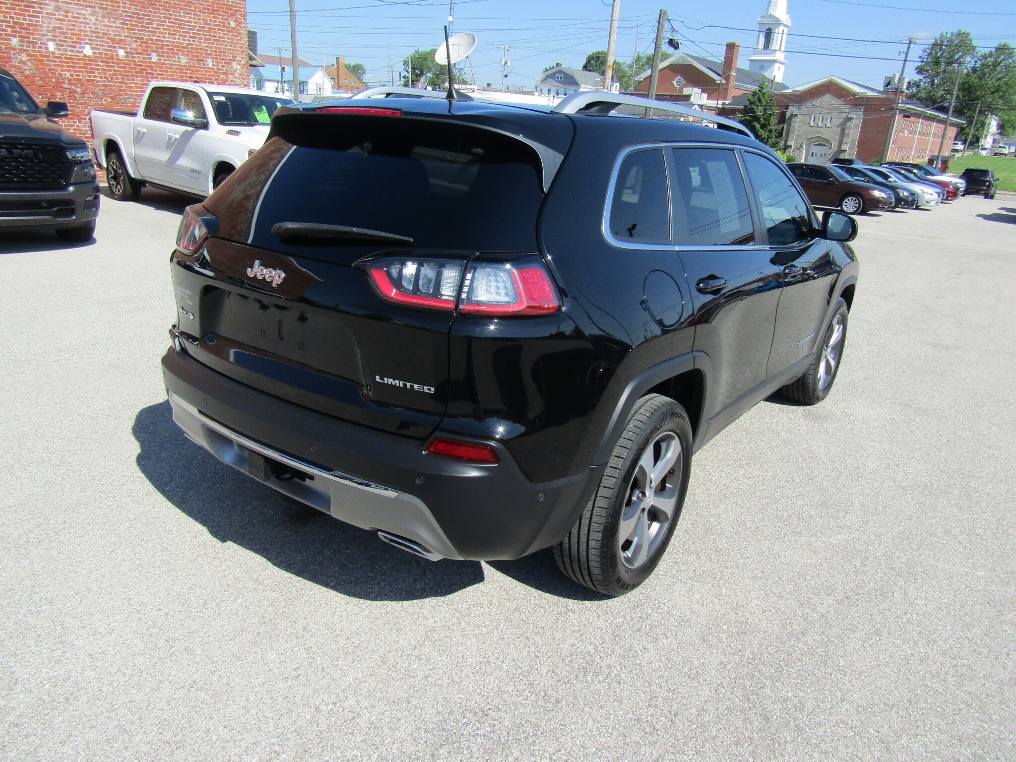 2021 Jeep Cherokee Limited Sport photo 3