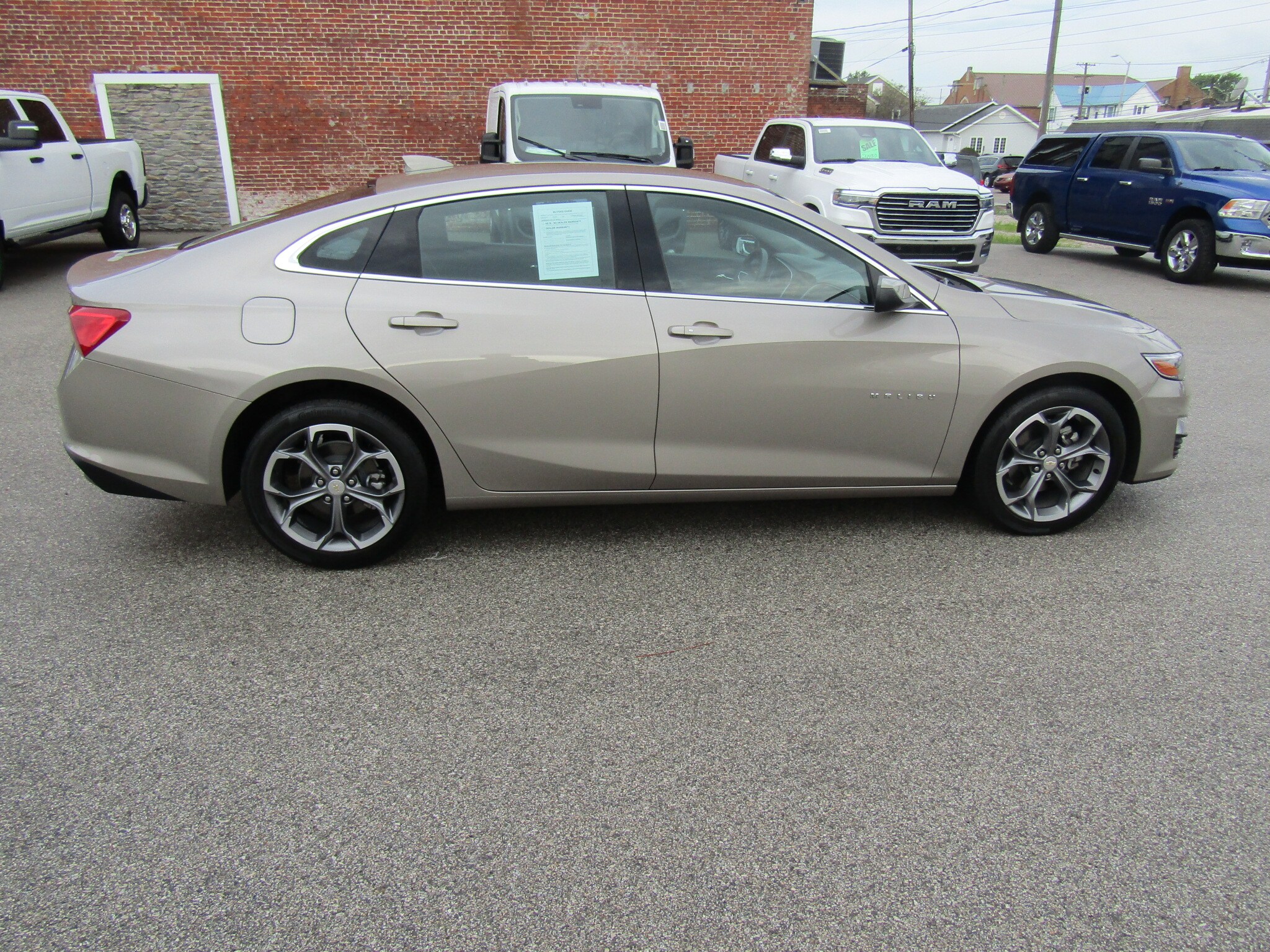 2024 Chevrolet Malibu 1LT photo 2