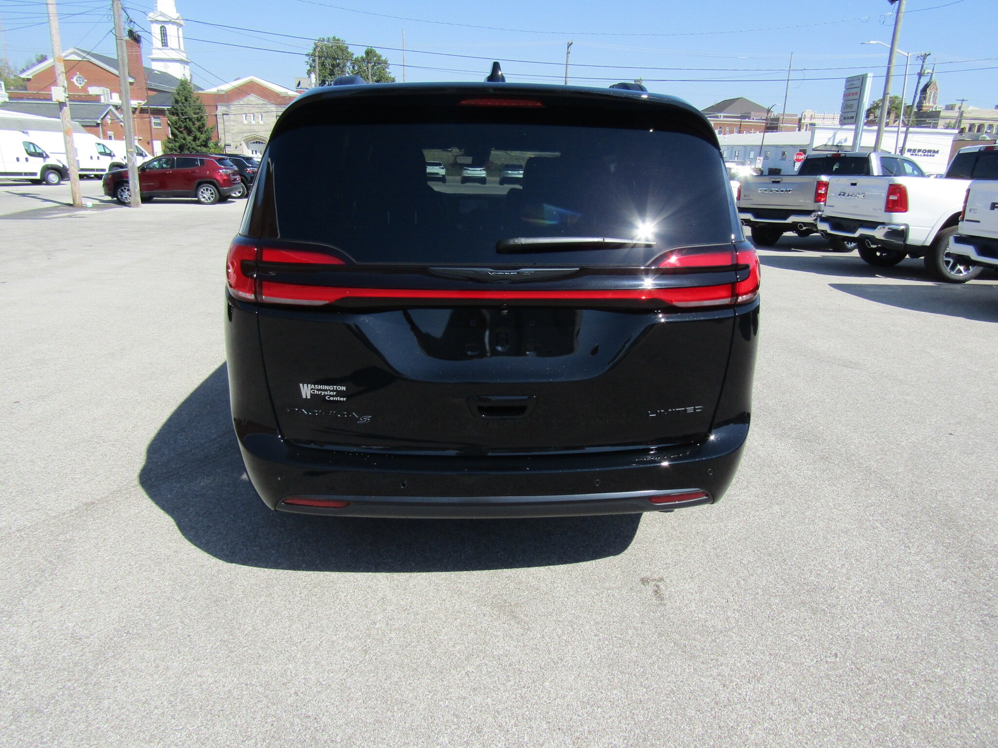 2026 Chrysler Pacifica Limited photo 4