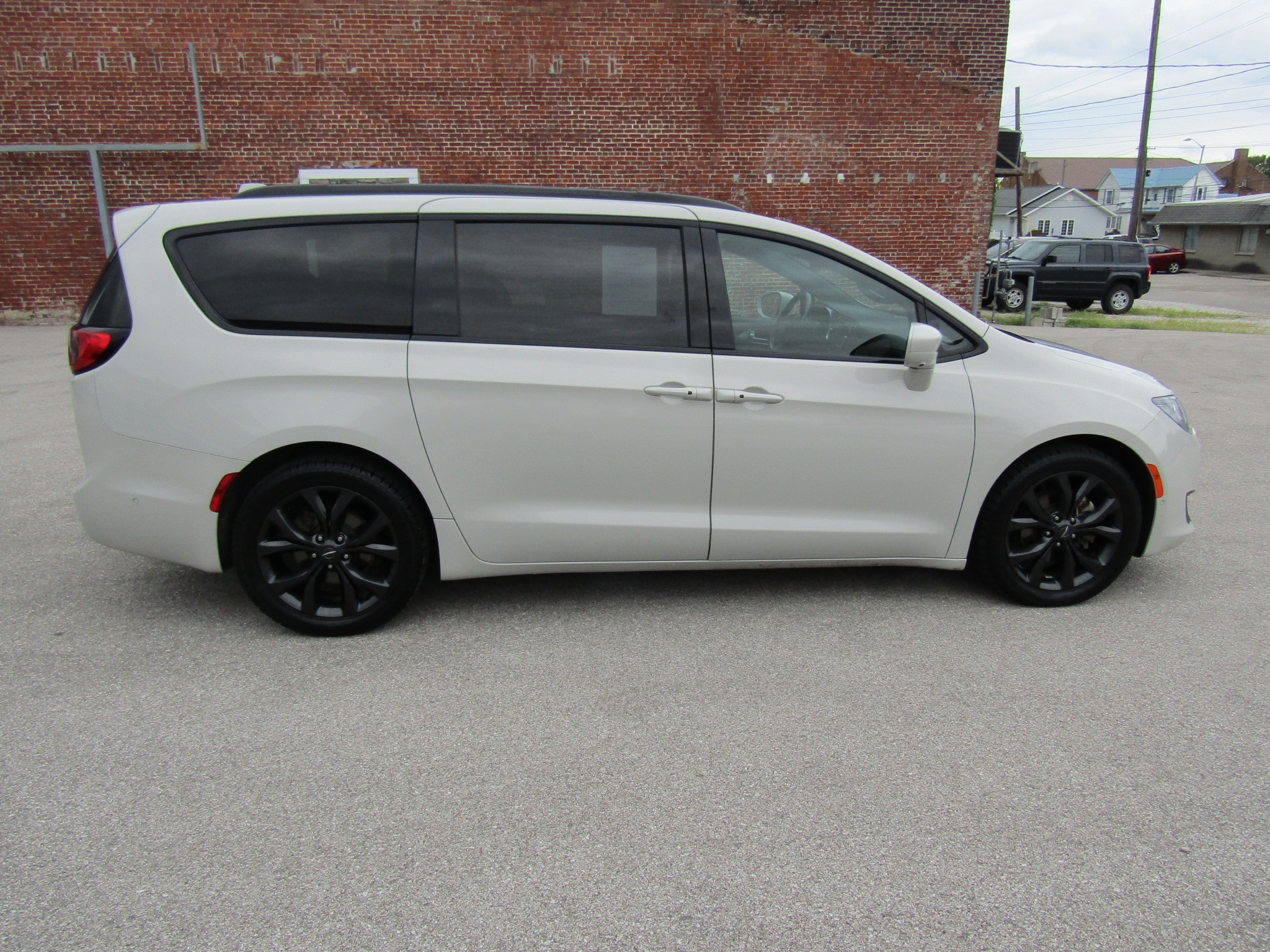 2C4RC1EG5KR701099