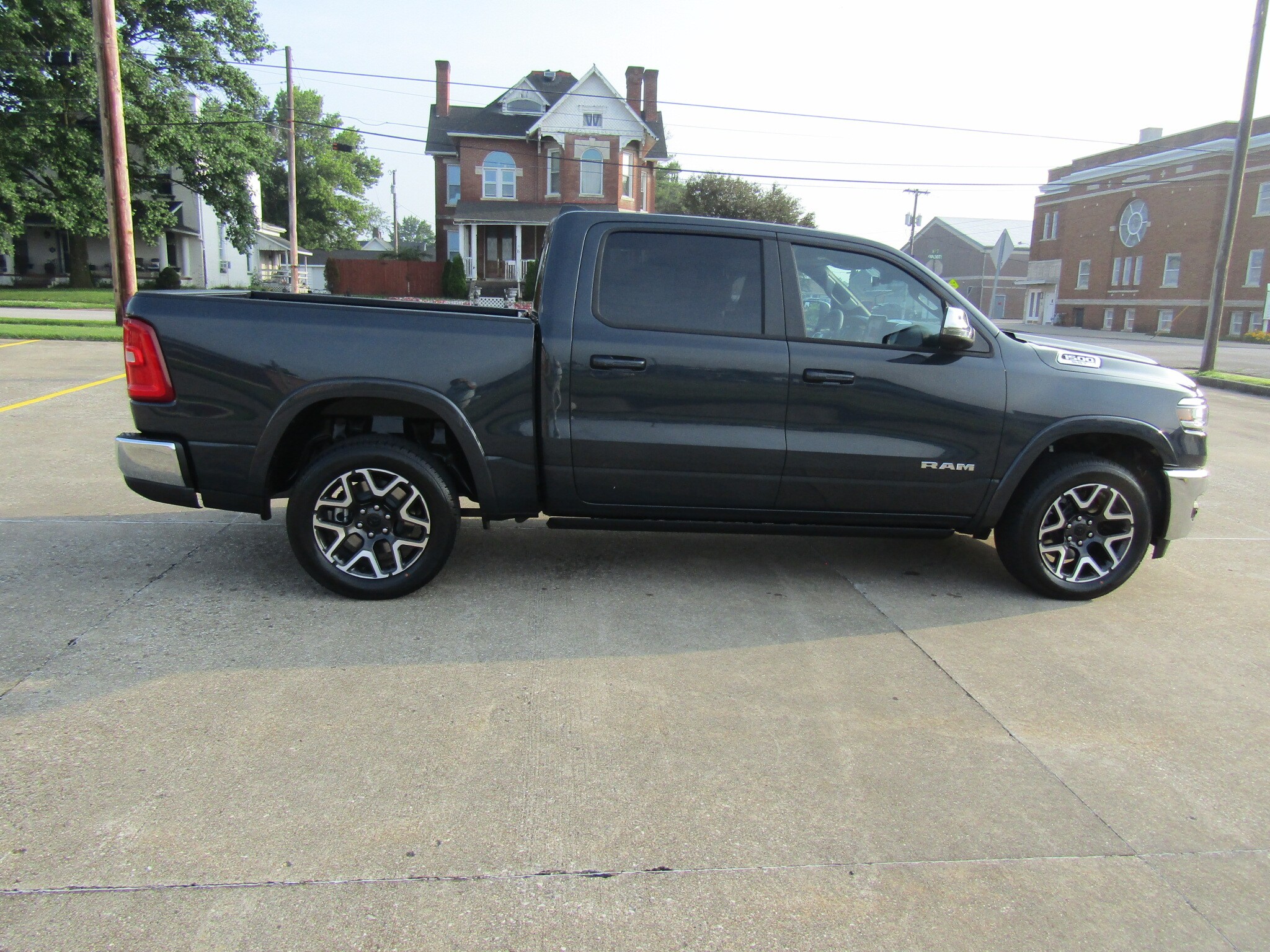2025 Ram 1500 Laramie photo 2