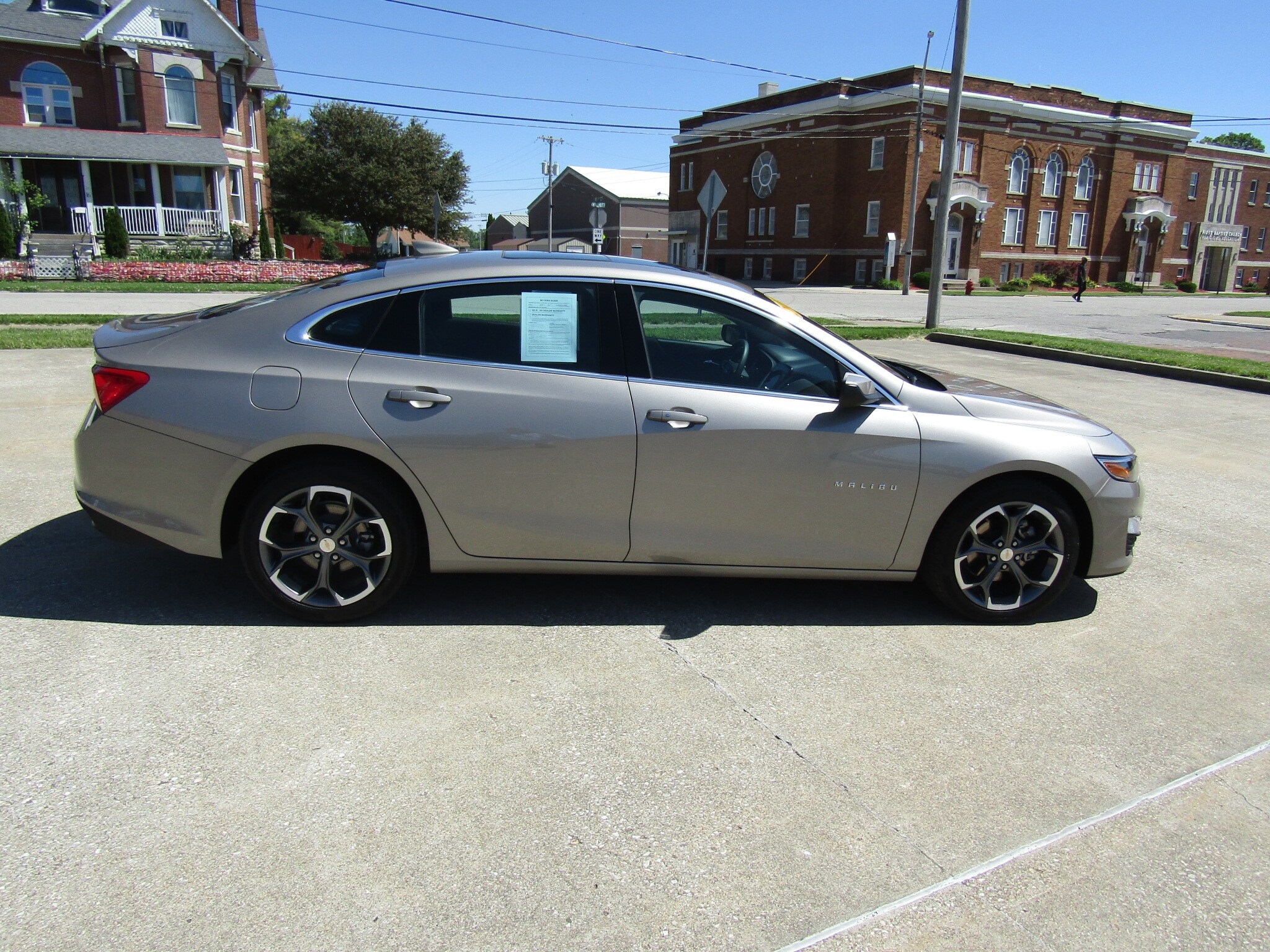 2024 Chevrolet Malibu 1LT photo 2