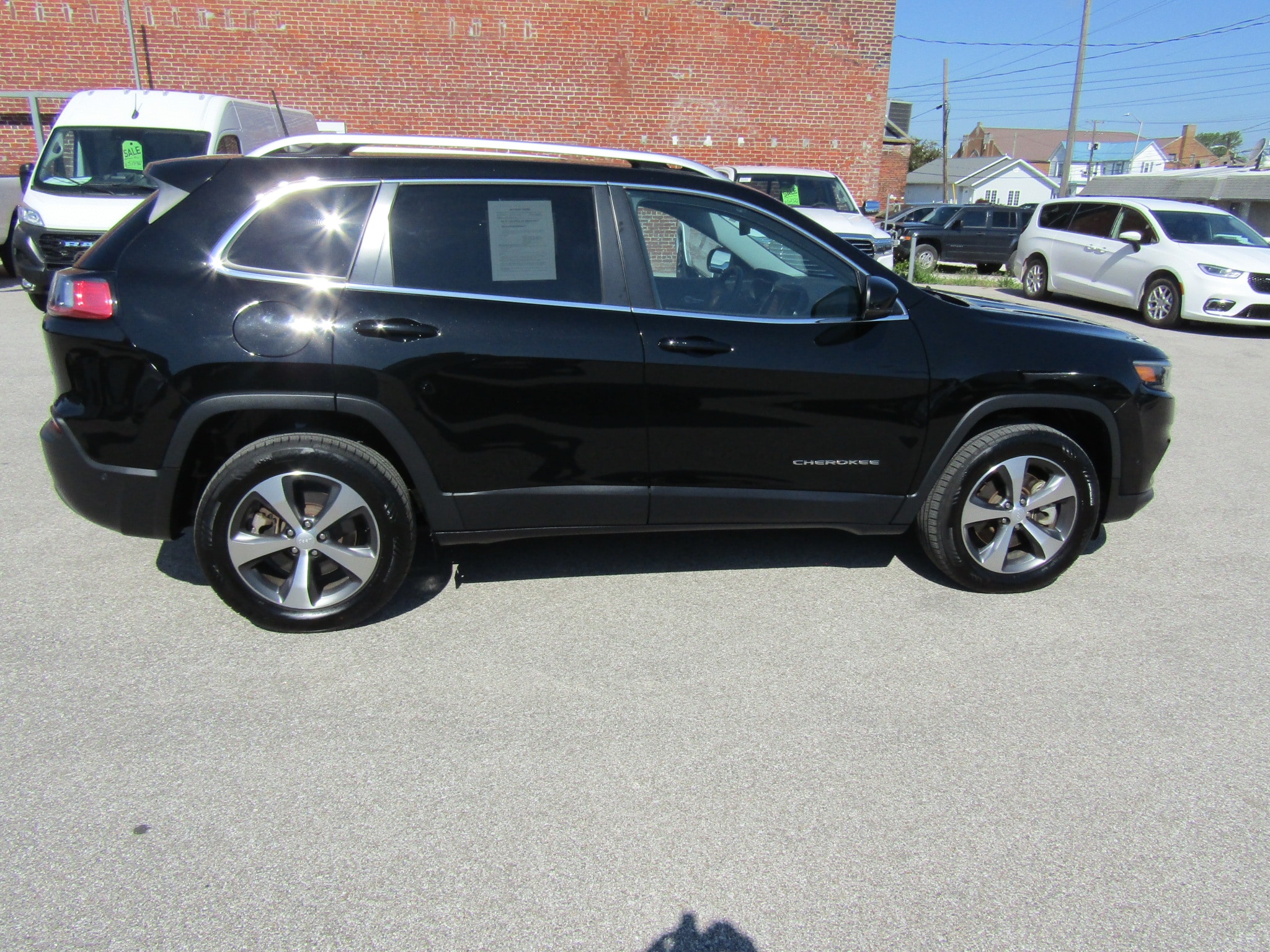 Used 2021 Jeep Cherokee Limited with VIN 1C4PJMDX0MD205164 for sale in Washington, IN