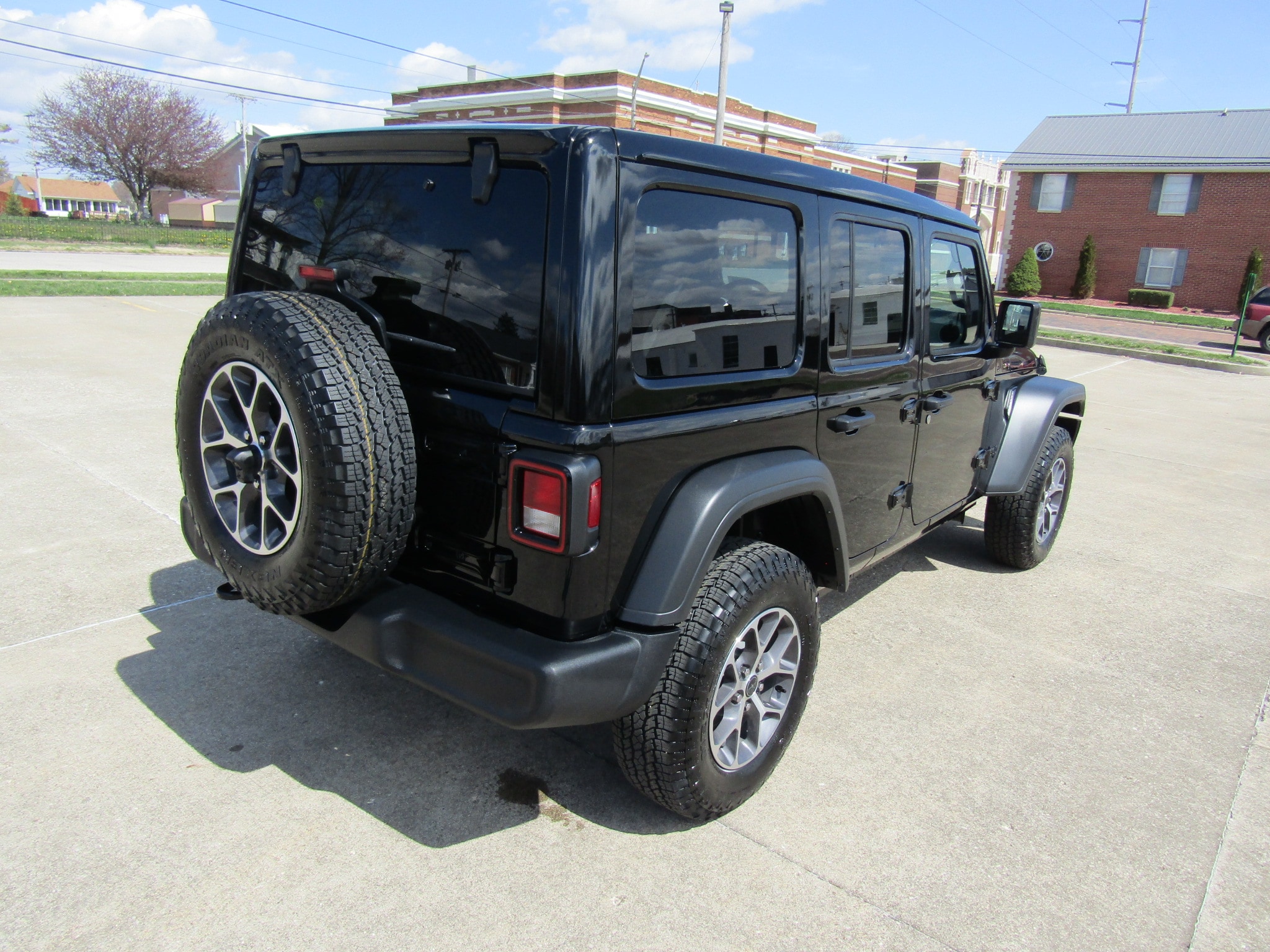2025 Jeep Wrangler Sport S photo 3