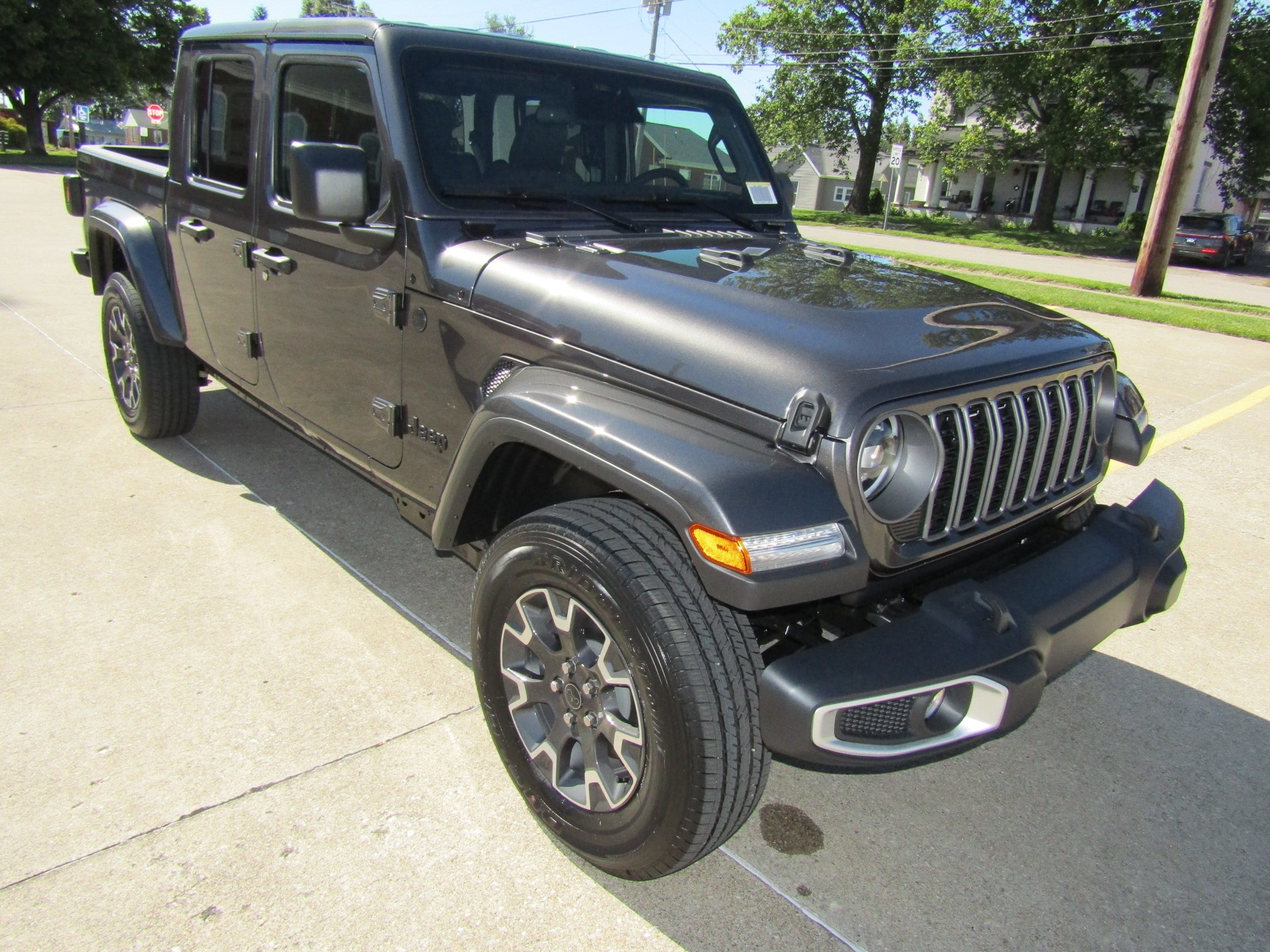 2026 Jeep Gladiator Sahara Auto's photo