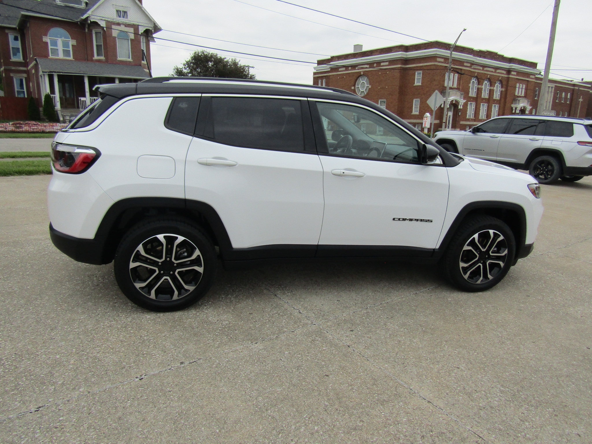 Used 2022 Jeep Compass Limited with VIN 3C4NJDCB5NT148341 for sale in Washington, IN