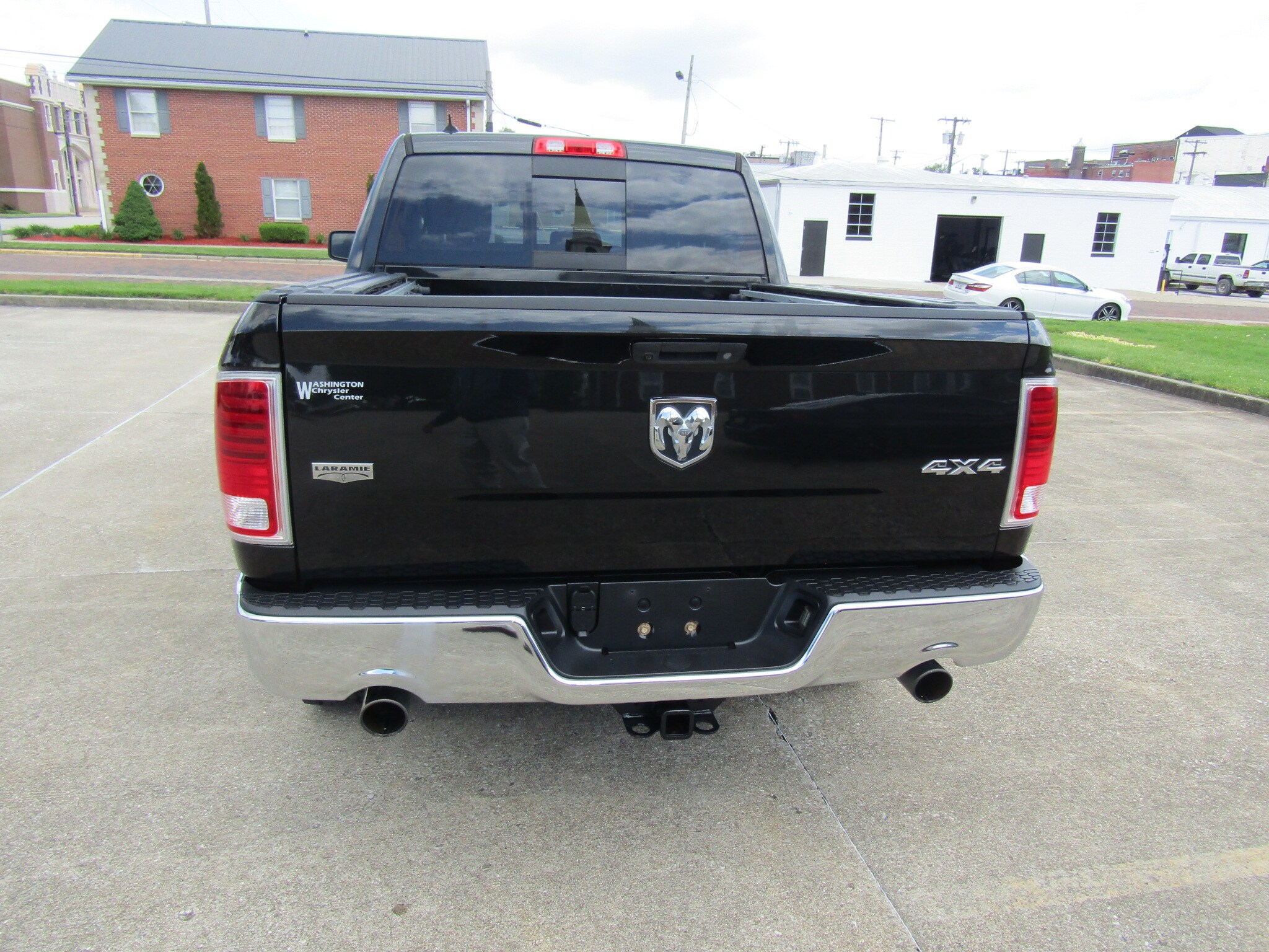 2017 Ram 1500 Laramie photo 4
