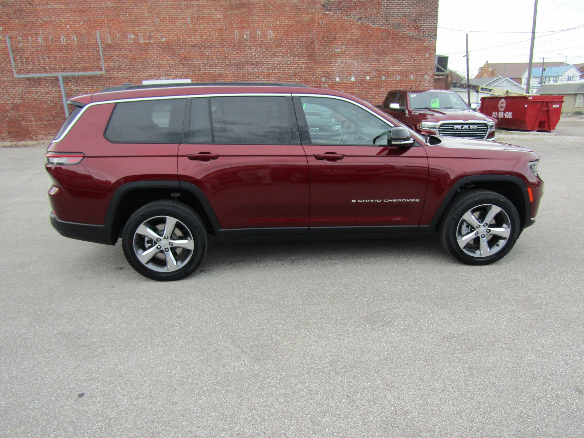 2025 Jeep Grand Cherokee Limited photo 2