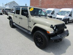 2022 Jeep Gladiator Altitude Crew Cab Pickup