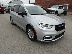 2026 Chrysler Pacifica Select Mini-van Passenger