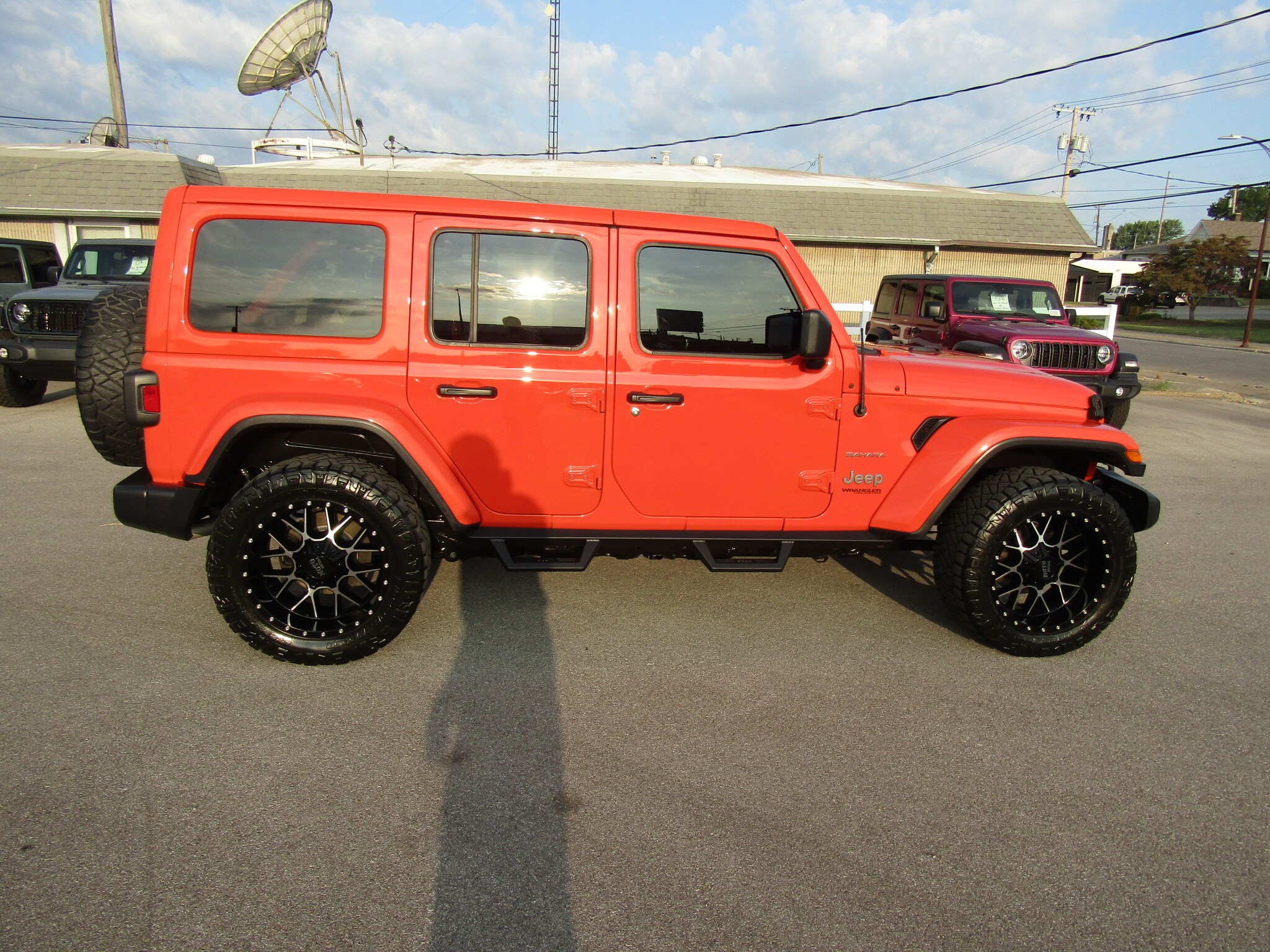 Used 2020 Jeep Wrangler Unlimited Sahara with VIN 1C4HJXEN4LW207215 for sale in Washington, IN