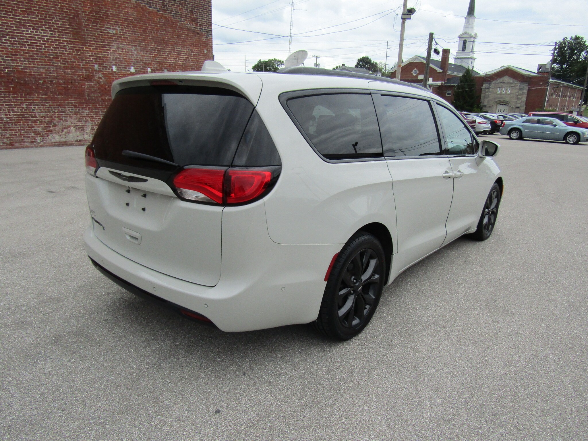2019 Chrysler Pacifica Touring Plus photo 3