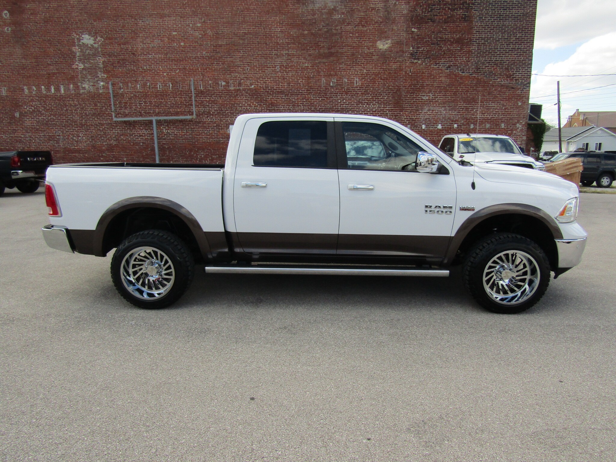 2018 Ram 1500 Laramie photo 2
