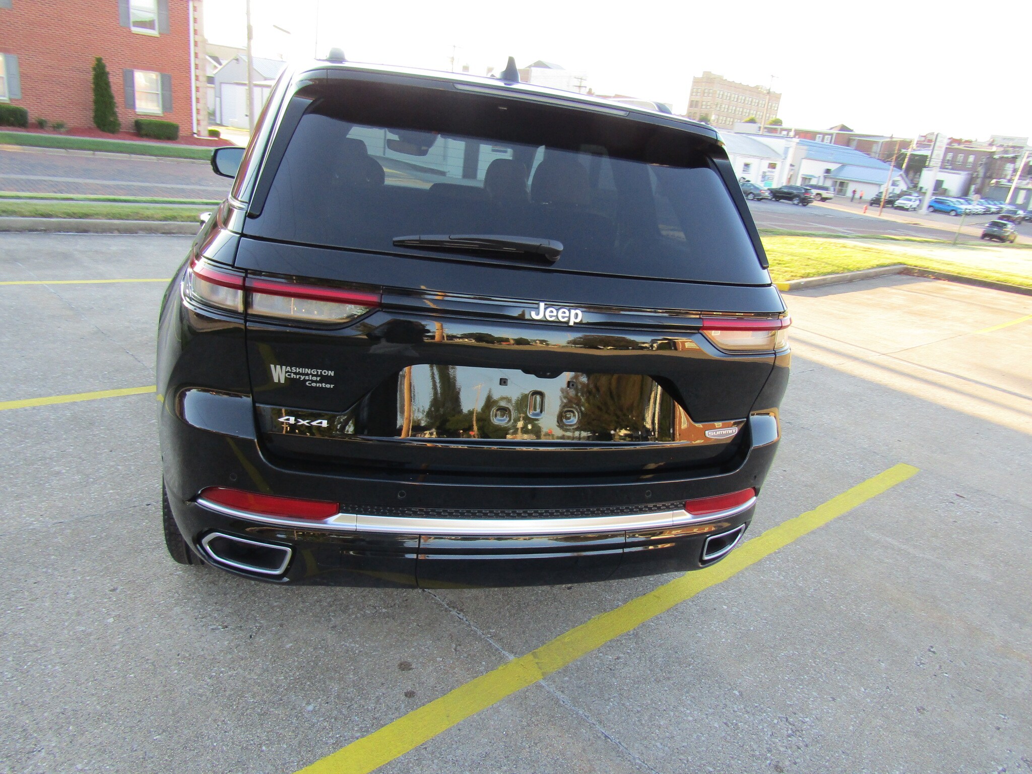 2025 Jeep Grand Cherokee Summit photo 3
