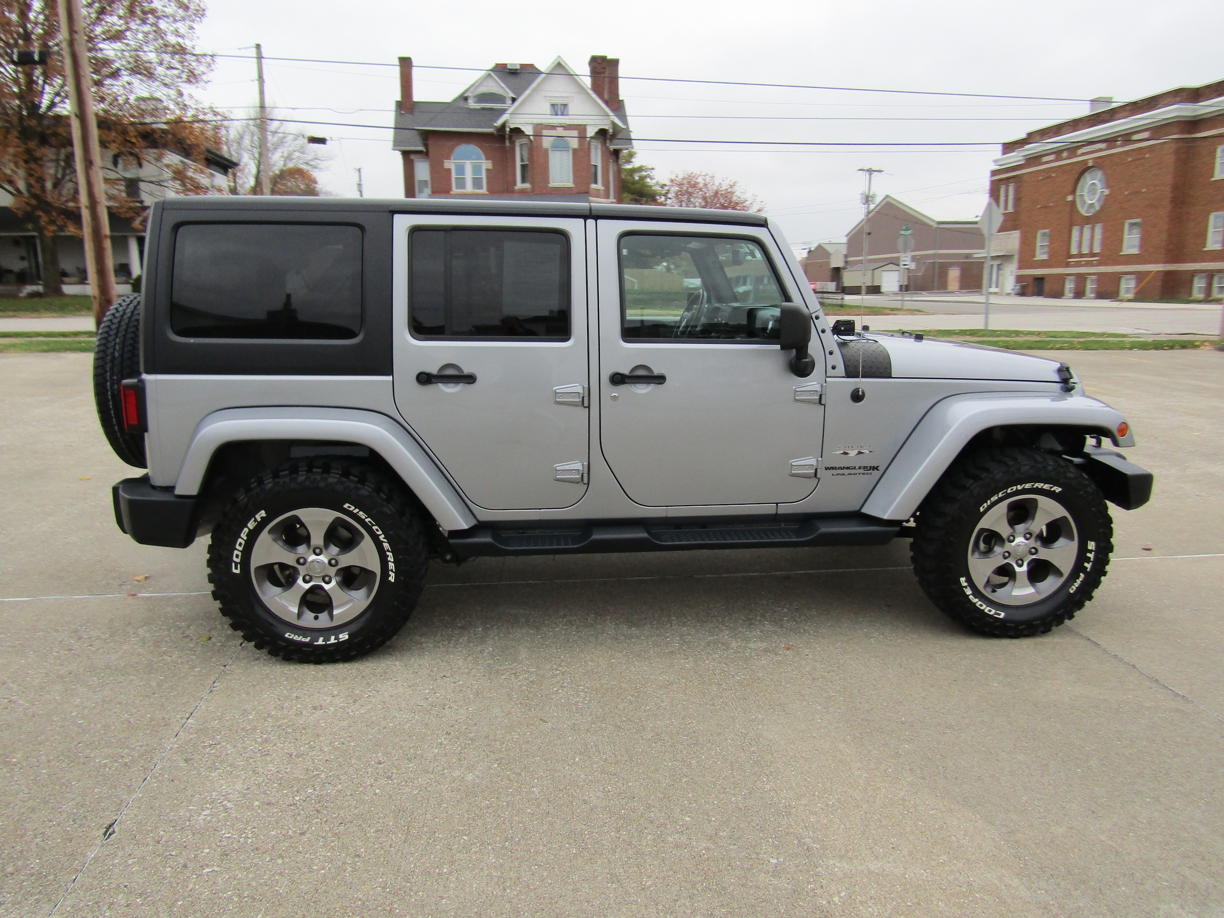 Used 2018 Jeep Wrangler JK Unlimited Sahara with VIN 1C4HJWEG7JL919146 for sale in Washington, IN