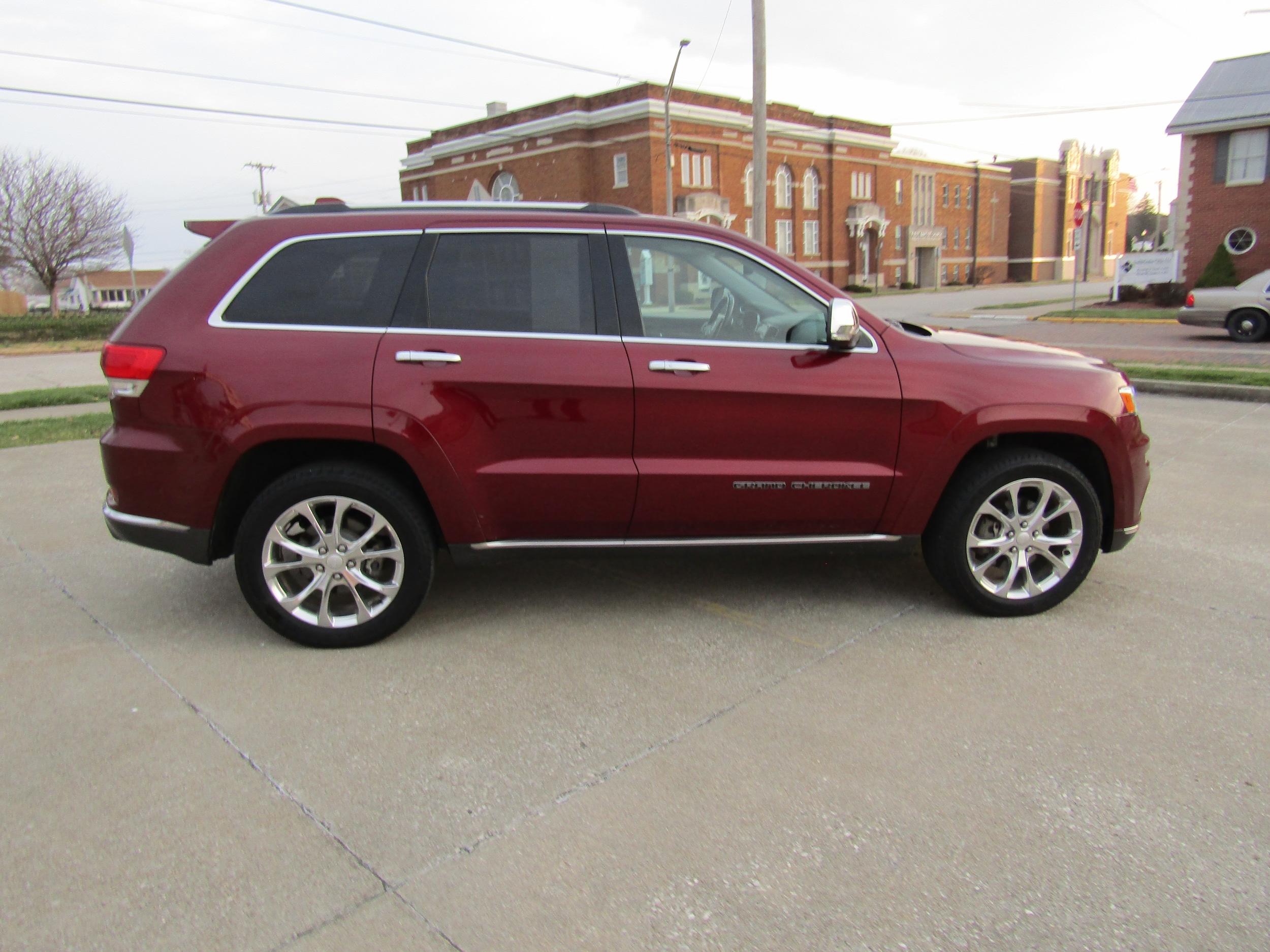 Used 2019 Jeep Grand Cherokee Summit with VIN 1C4RJFJG3KC593650 for sale in Washington, IN