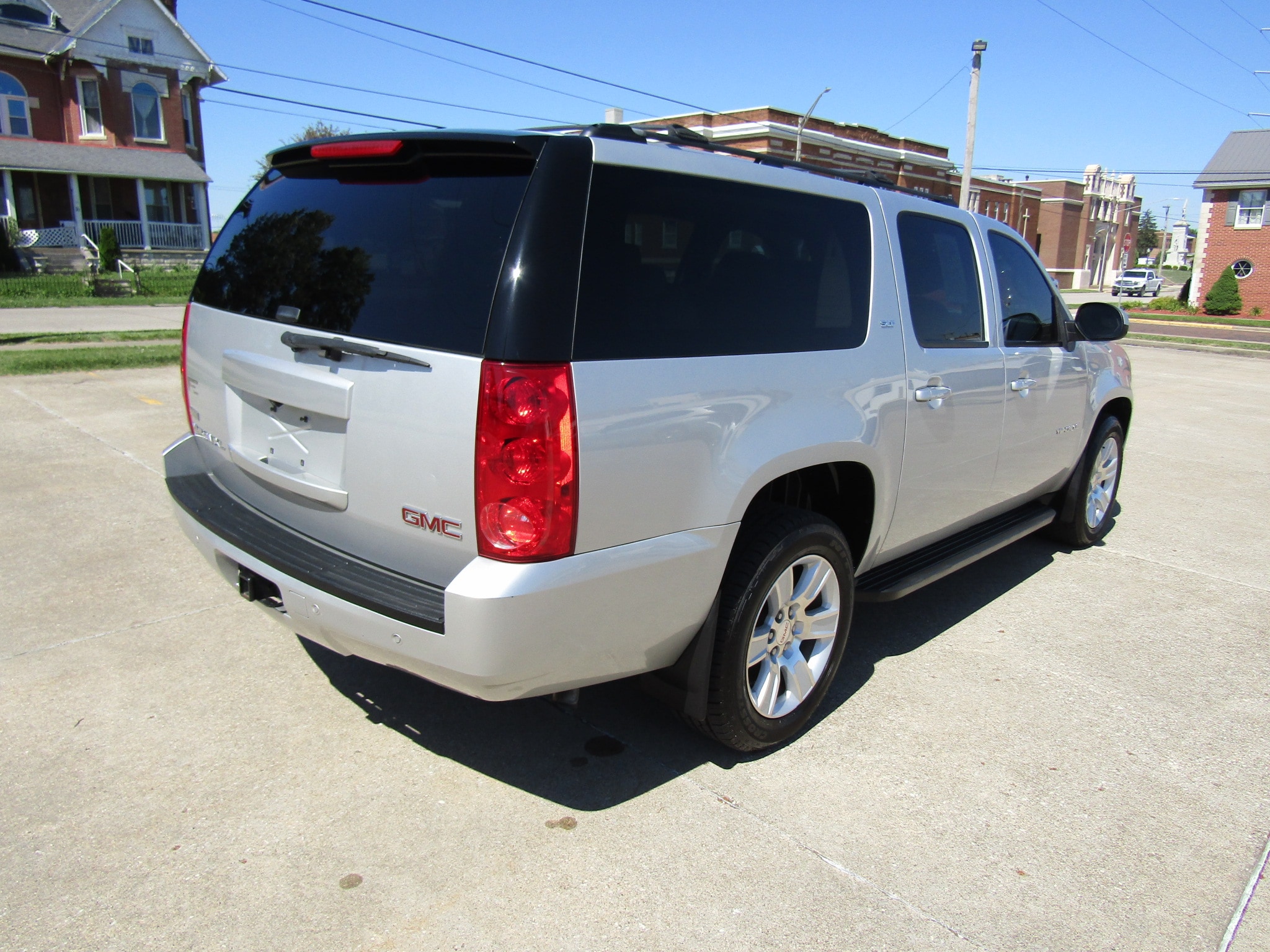 Used 2010 GMC Yukon XL SLT1 with VIN 1GKUKKE33AR275311 for sale in Washington, IN