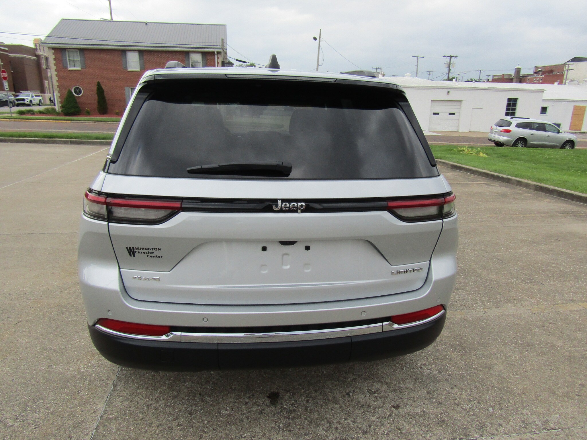 2023 Jeep Grand Cherokee Limited Sport photo 4