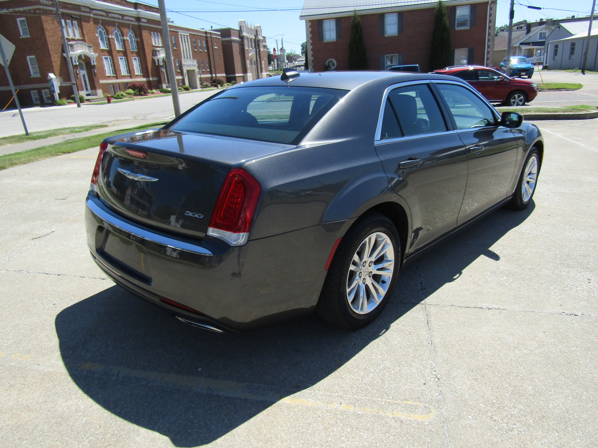 2018 Chrysler 300 Touring photo 3