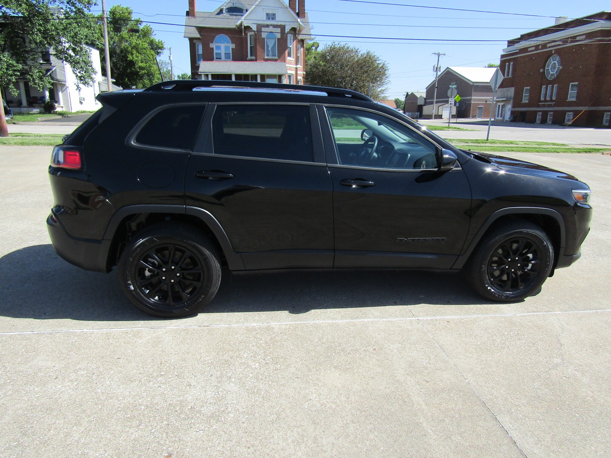 Used 2023 Jeep Cherokee Altitude Lux with VIN 1C4PJMMB6PD110908 for sale in Washington, IN