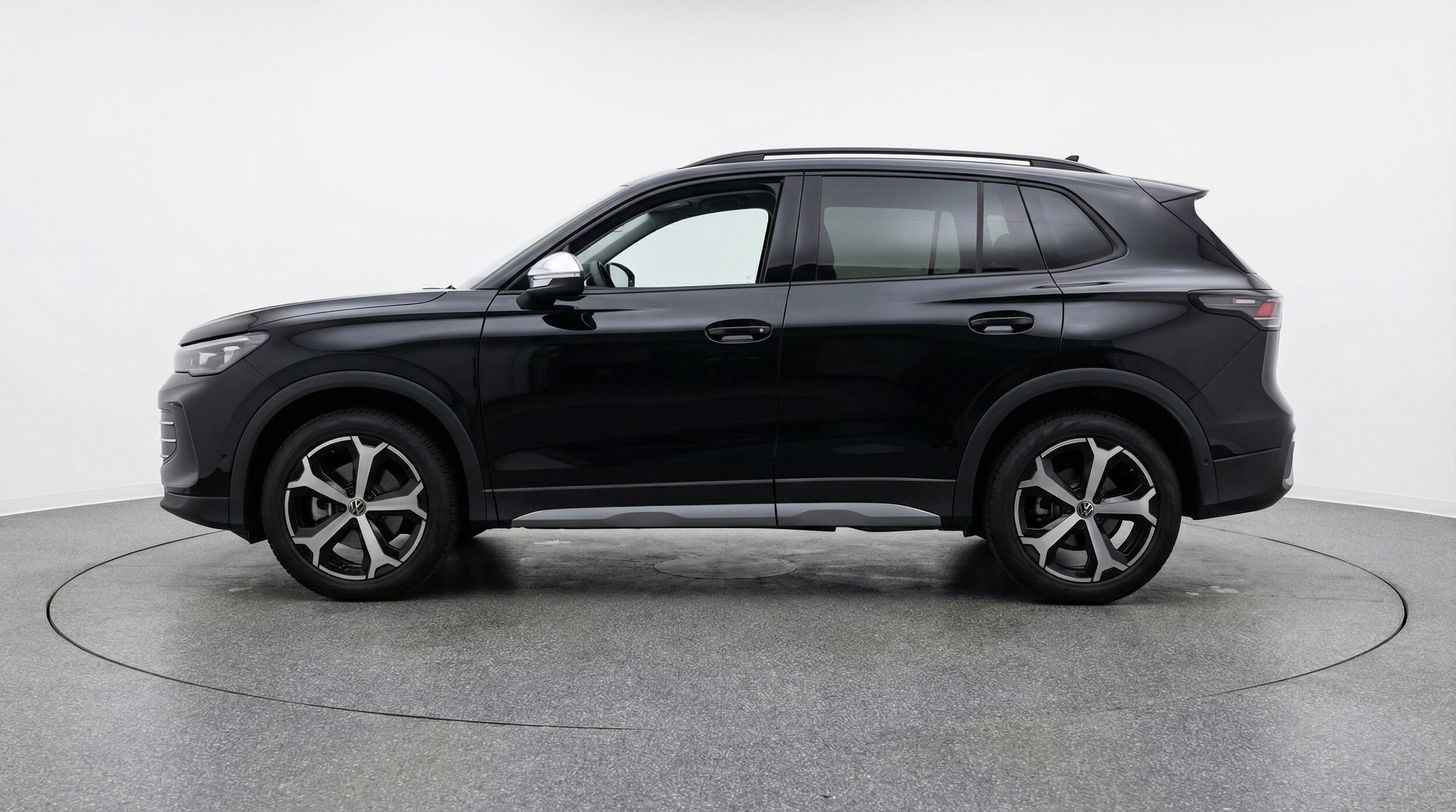 Thumbnail: 2026 Volkswagen Tiguan - 4