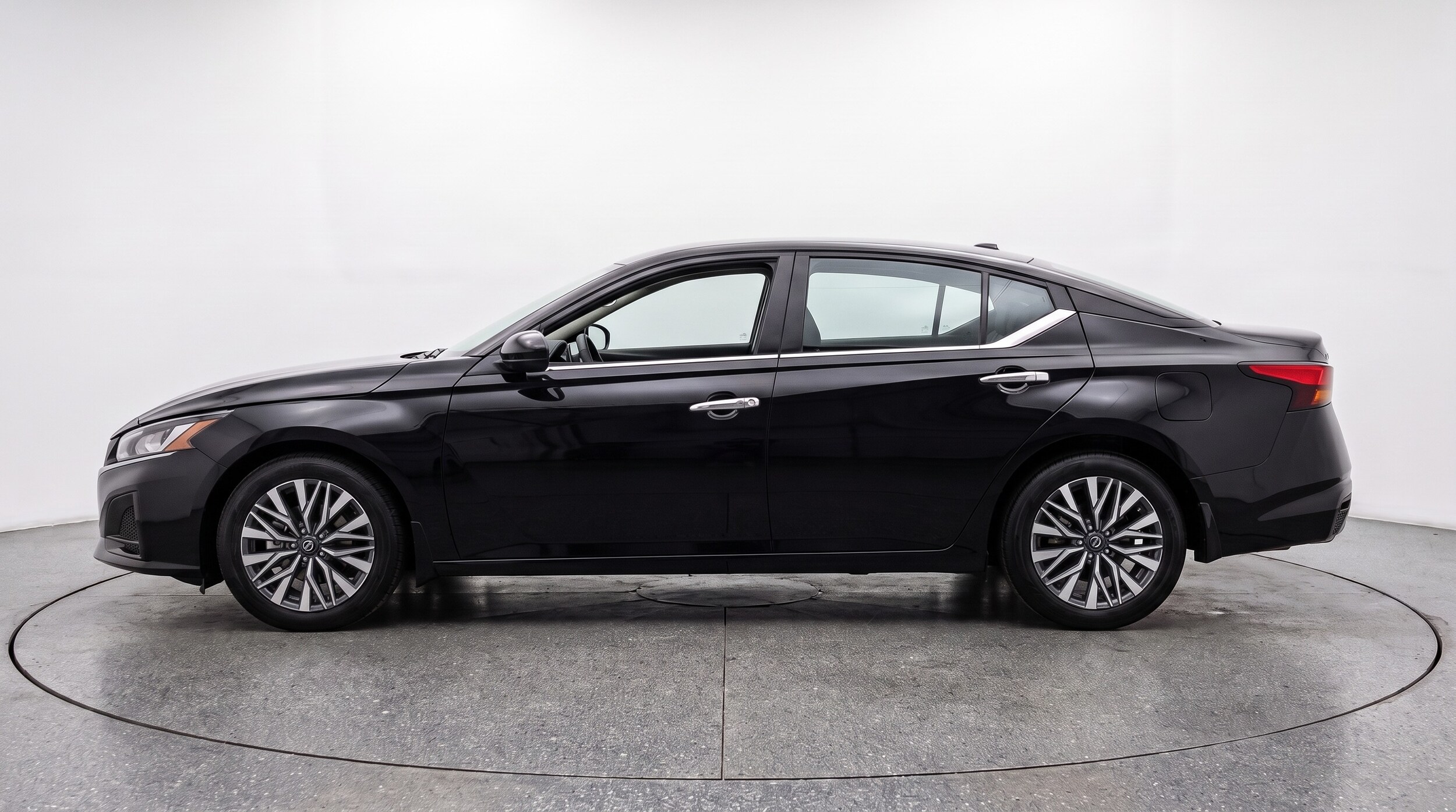 Thumbnail: 2025 Nissan Altima - 4