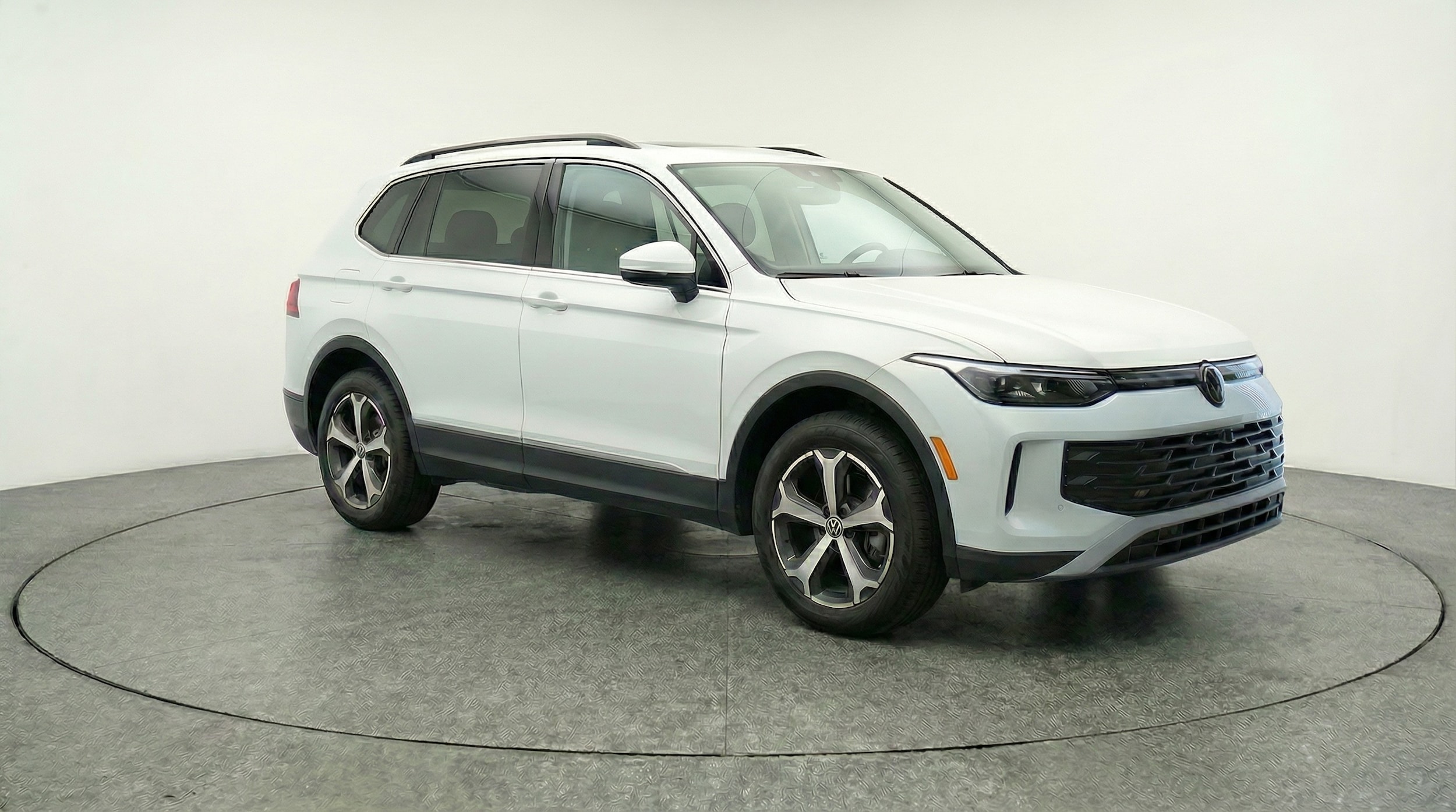 Thumbnail: 2026 Volkswagen Tiguan - 1