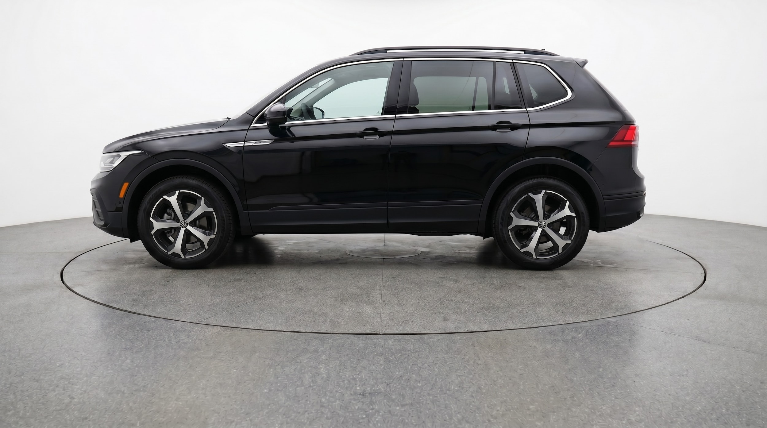 Thumbnail: 2026 Volkswagen Tiguan - 4