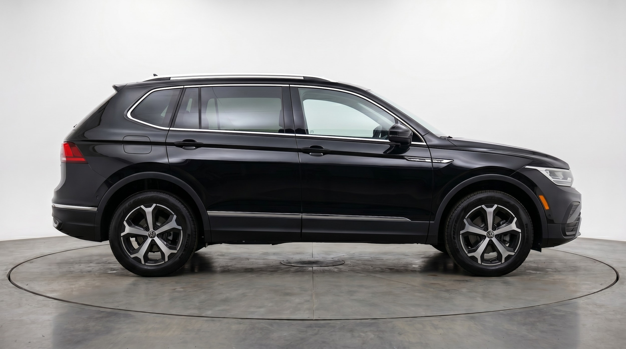 Thumbnail: 2026 Volkswagen Tiguan - 8