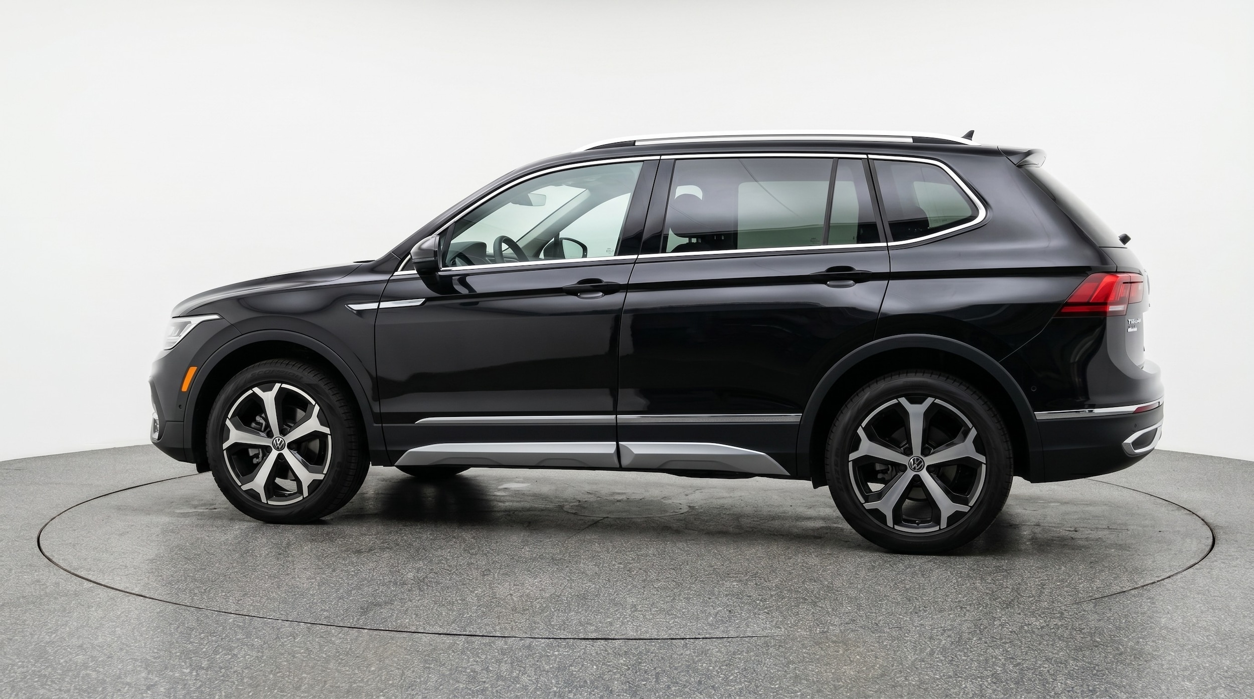 Thumbnail: 2026 Volkswagen Tiguan - 4