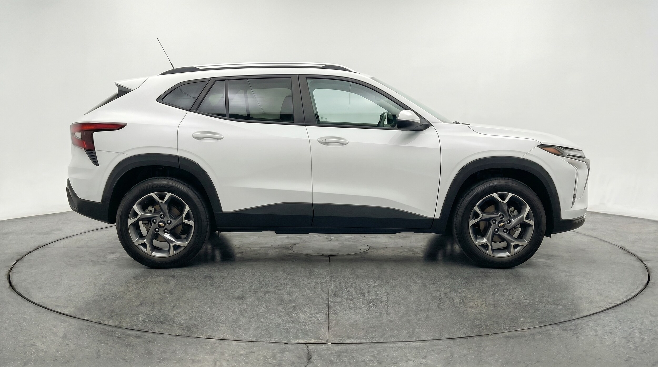 Thumbnail: 2025 Chevrolet Trax - 8
