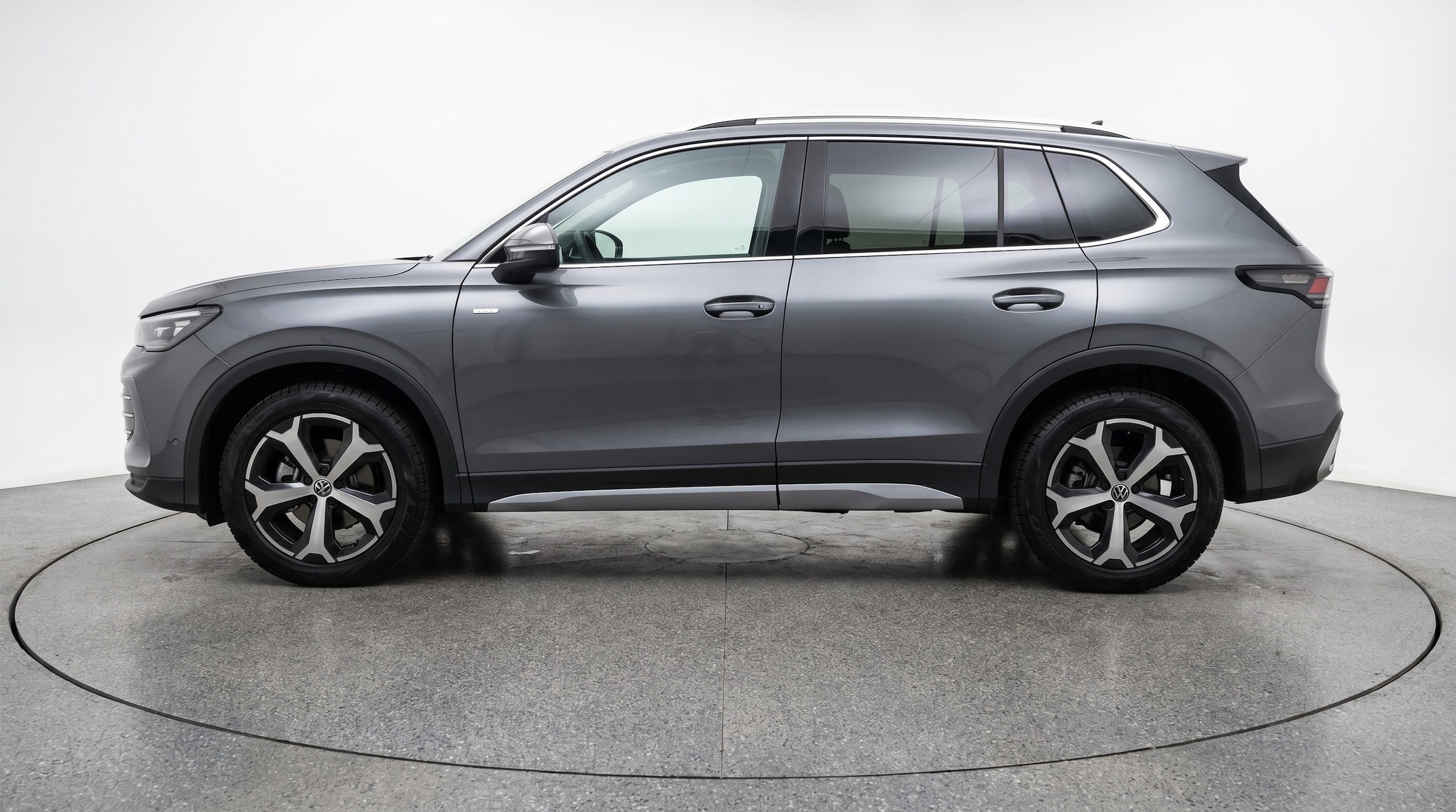 Thumbnail: 2026 Volkswagen Tiguan - 4