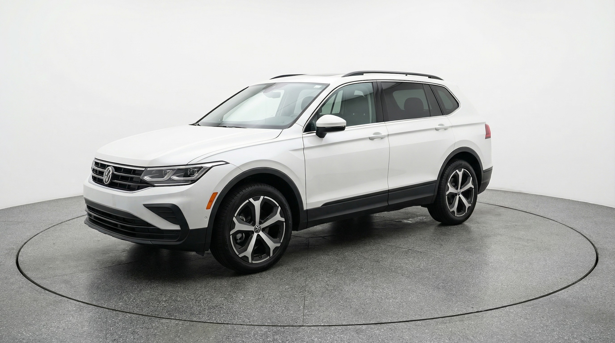 Thumbnail: 2026 Volkswagen Tiguan - 3