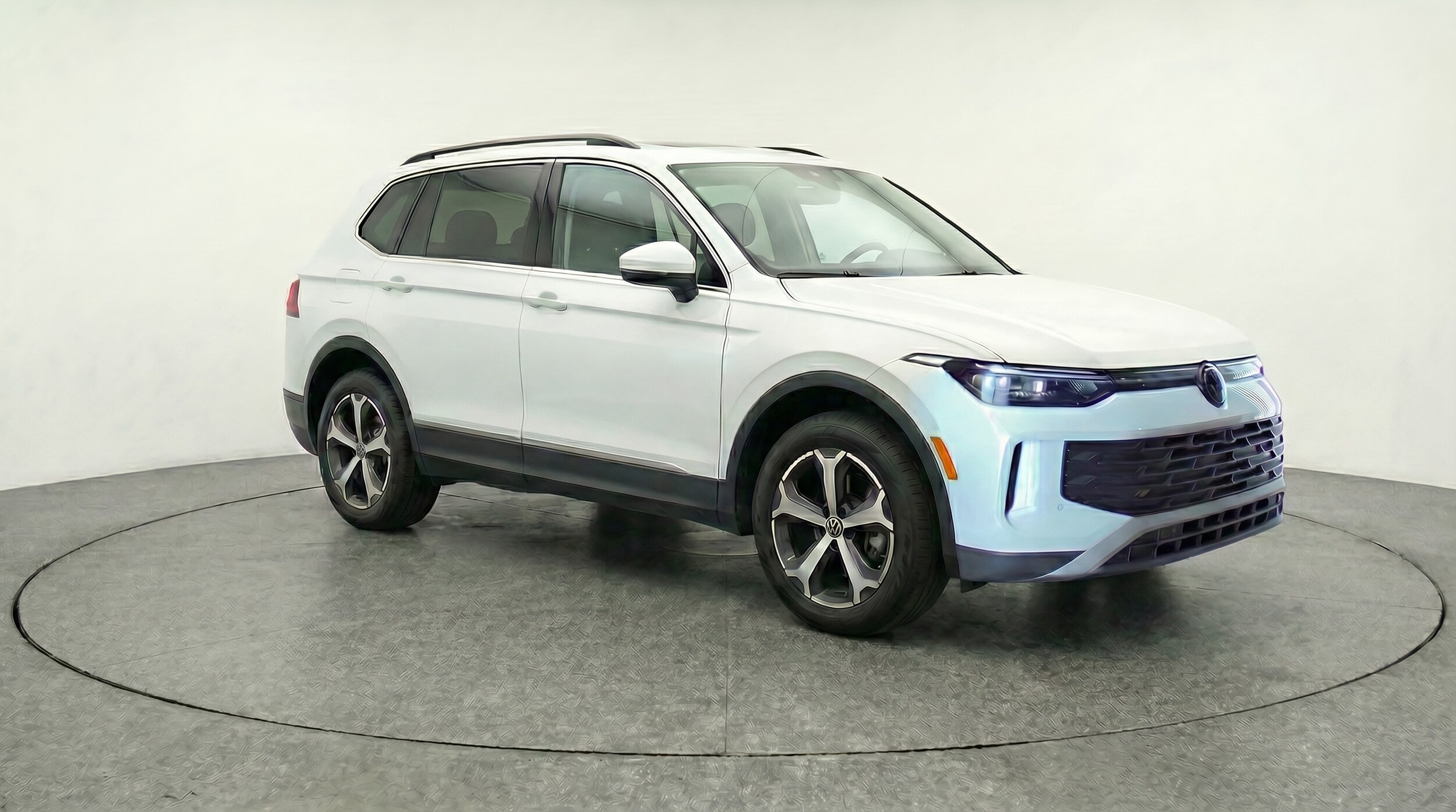 Thumbnail: 2026 Volkswagen Tiguan - 1