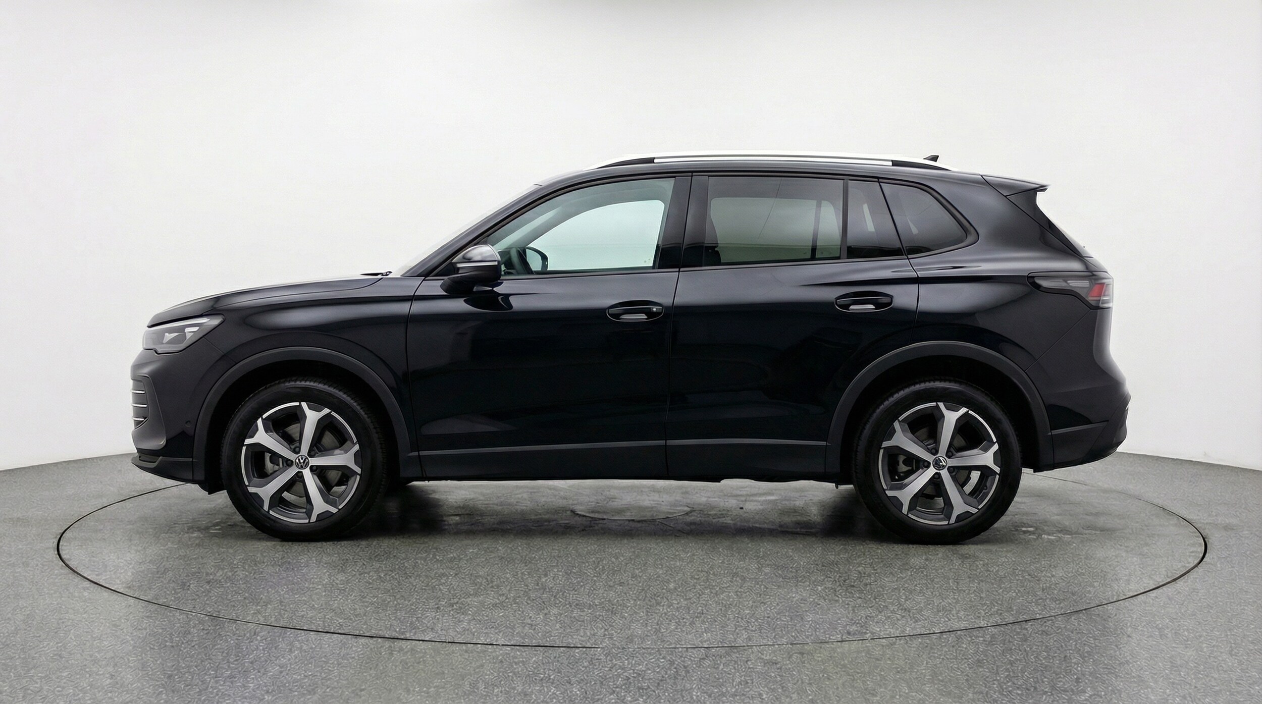 Thumbnail: 2026 Volkswagen Tiguan - 4